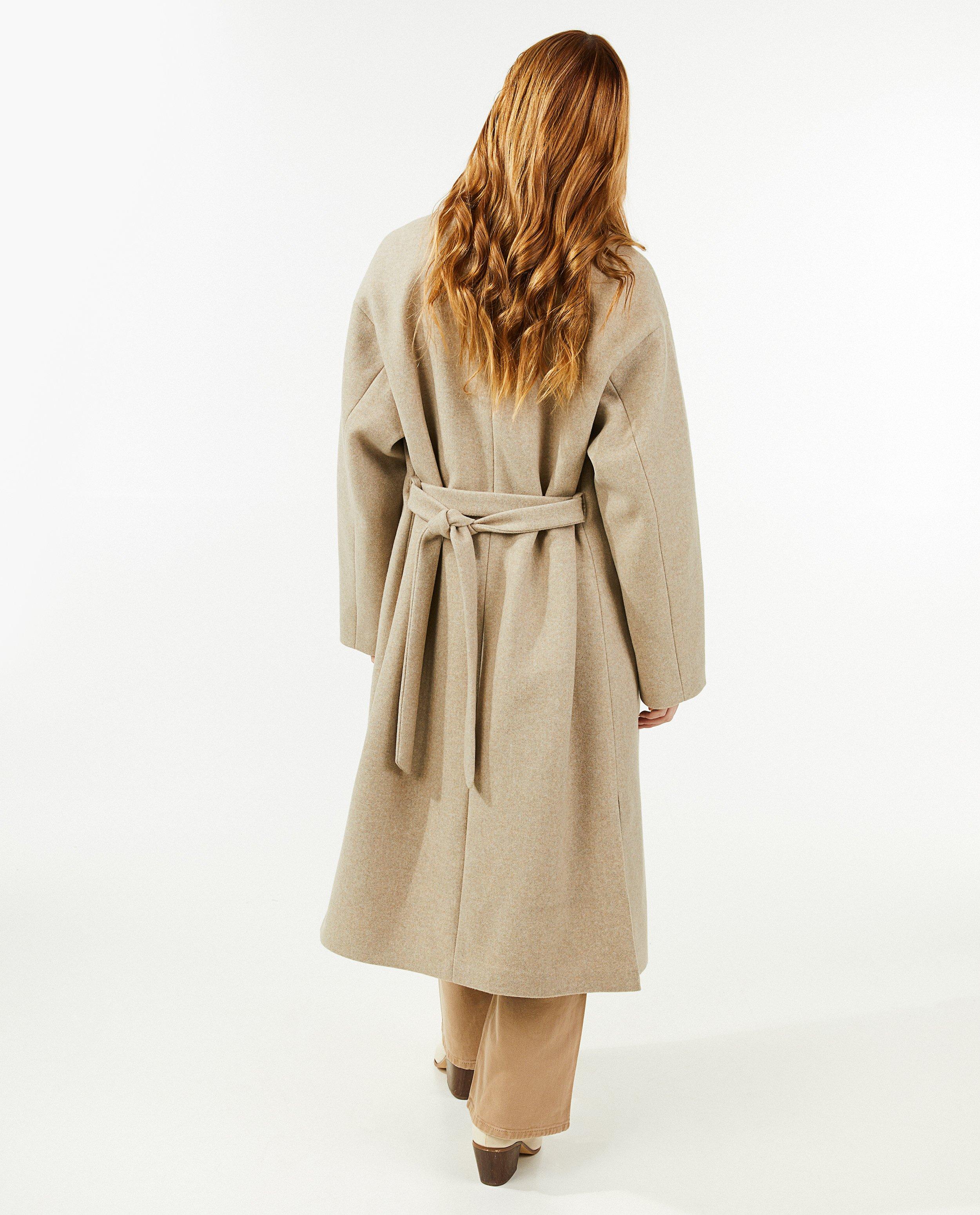 Manteaux d'hiver - Manteau en laine avec une ceinture à nouer