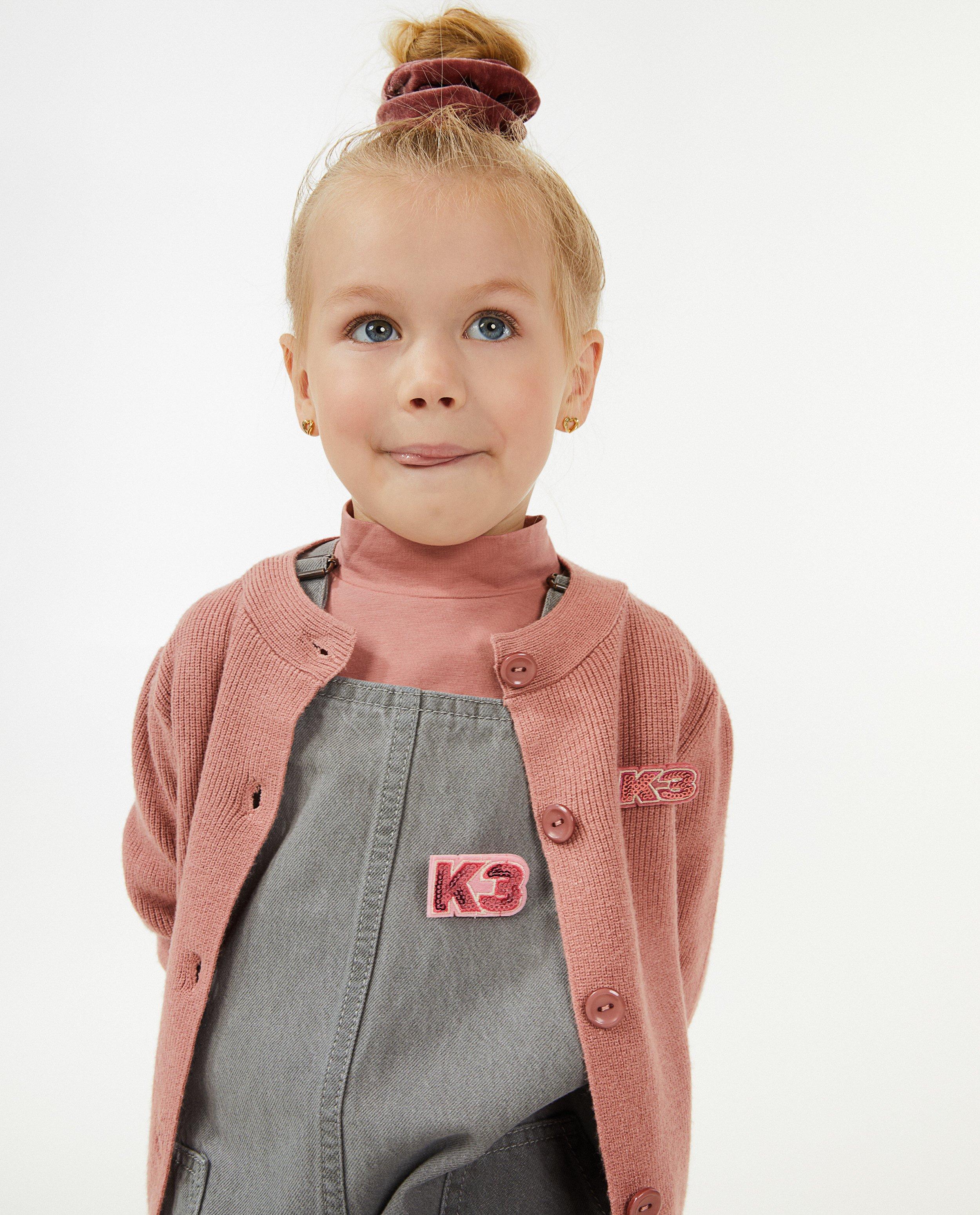 Cardigan - Roze cardigan met broche