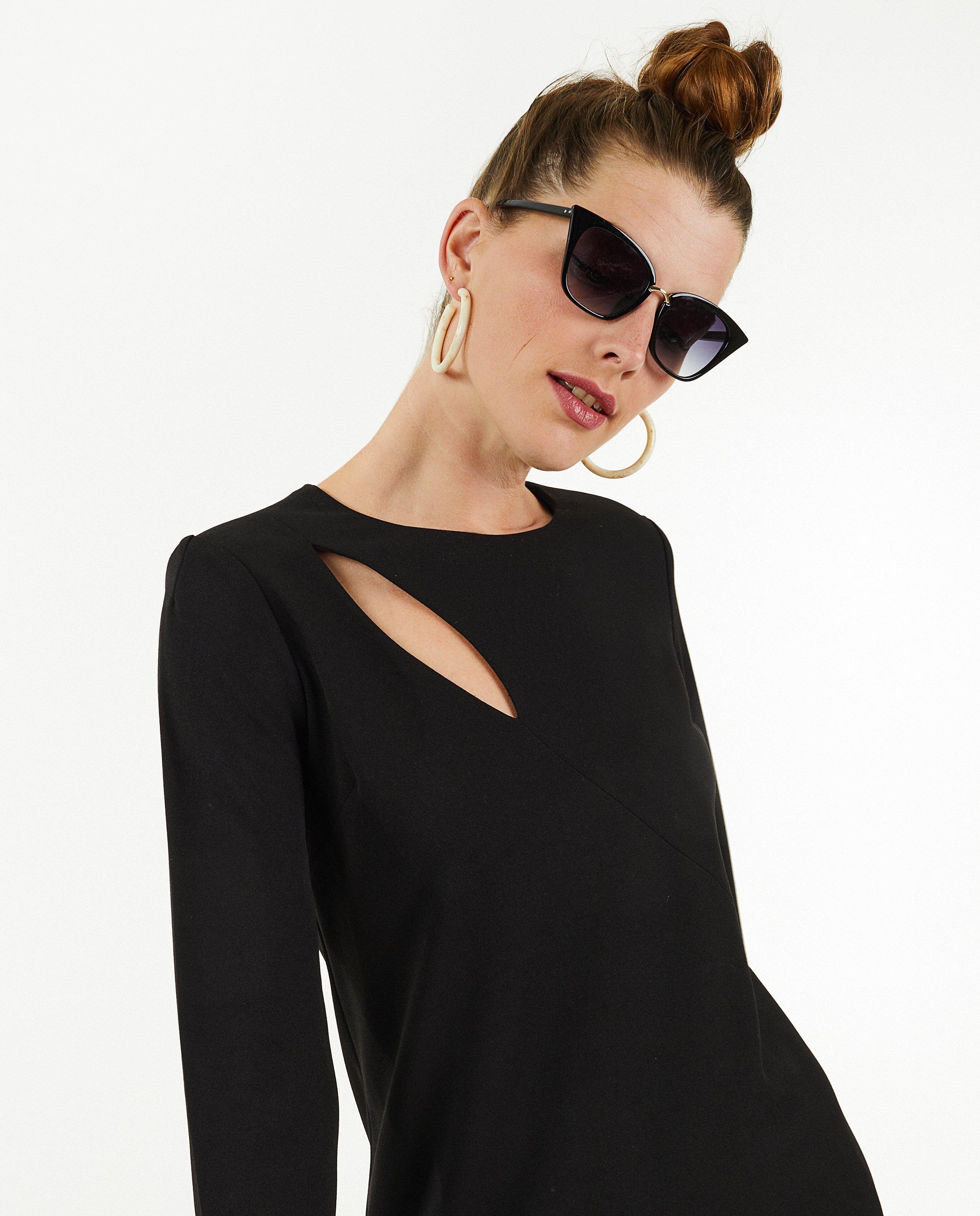 Kleedjes - Zwarte jurk met cut-out