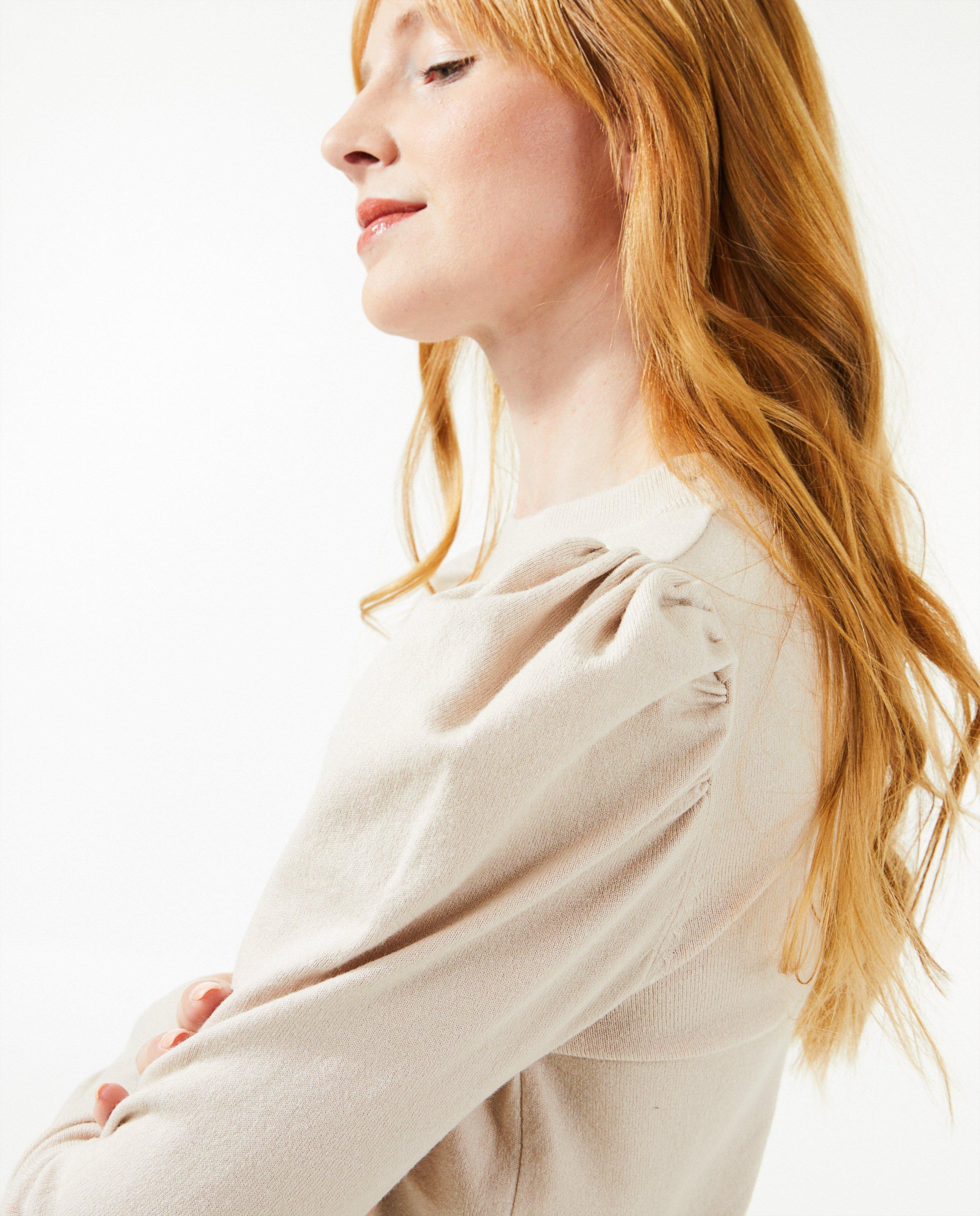 Truien - Beige trui met pofmouwen