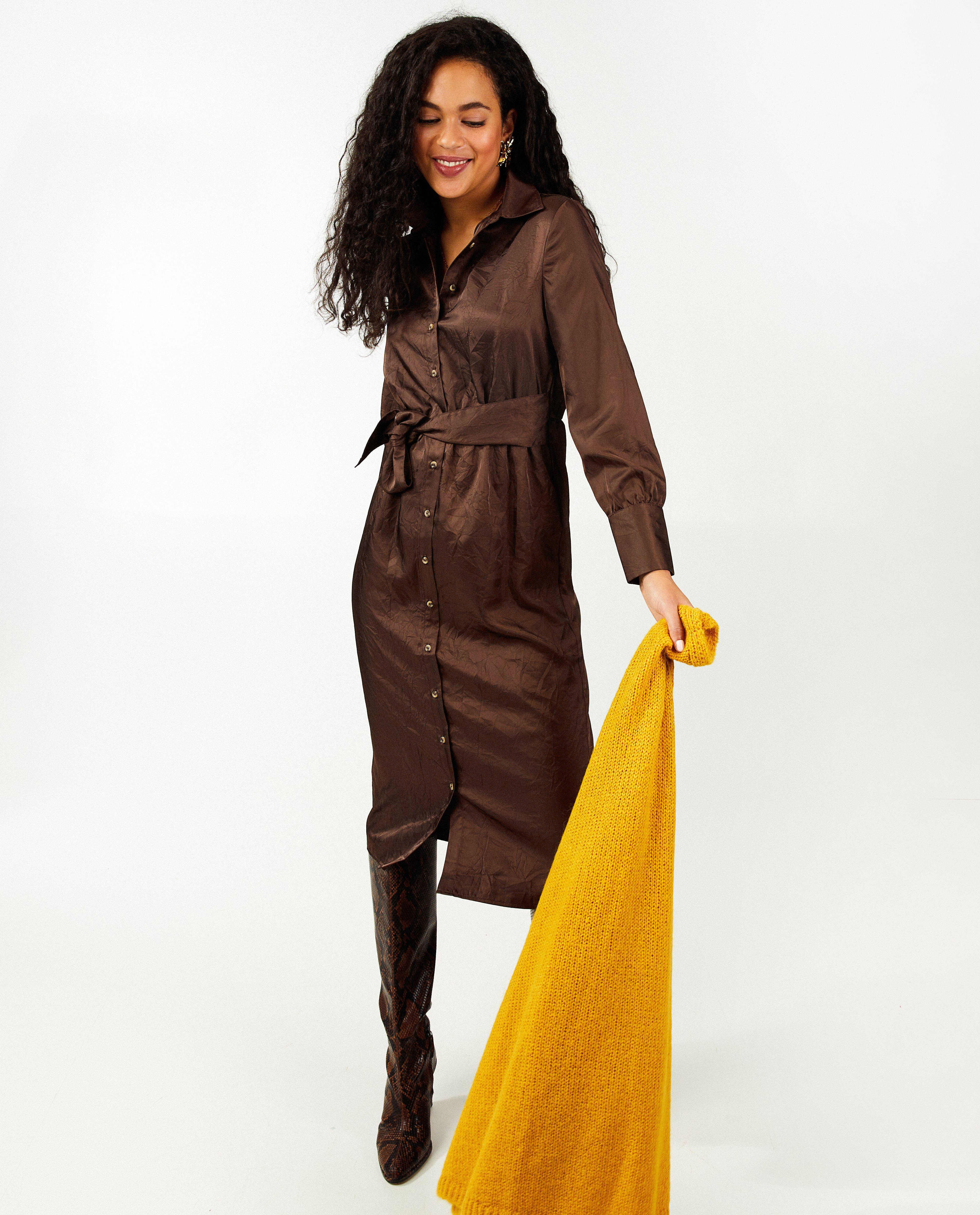 Robe brune avec une ceinture &agrave; nouer - D&eacute;tails du produit - brun fonc&eacute; - image num&eacute;ro 2