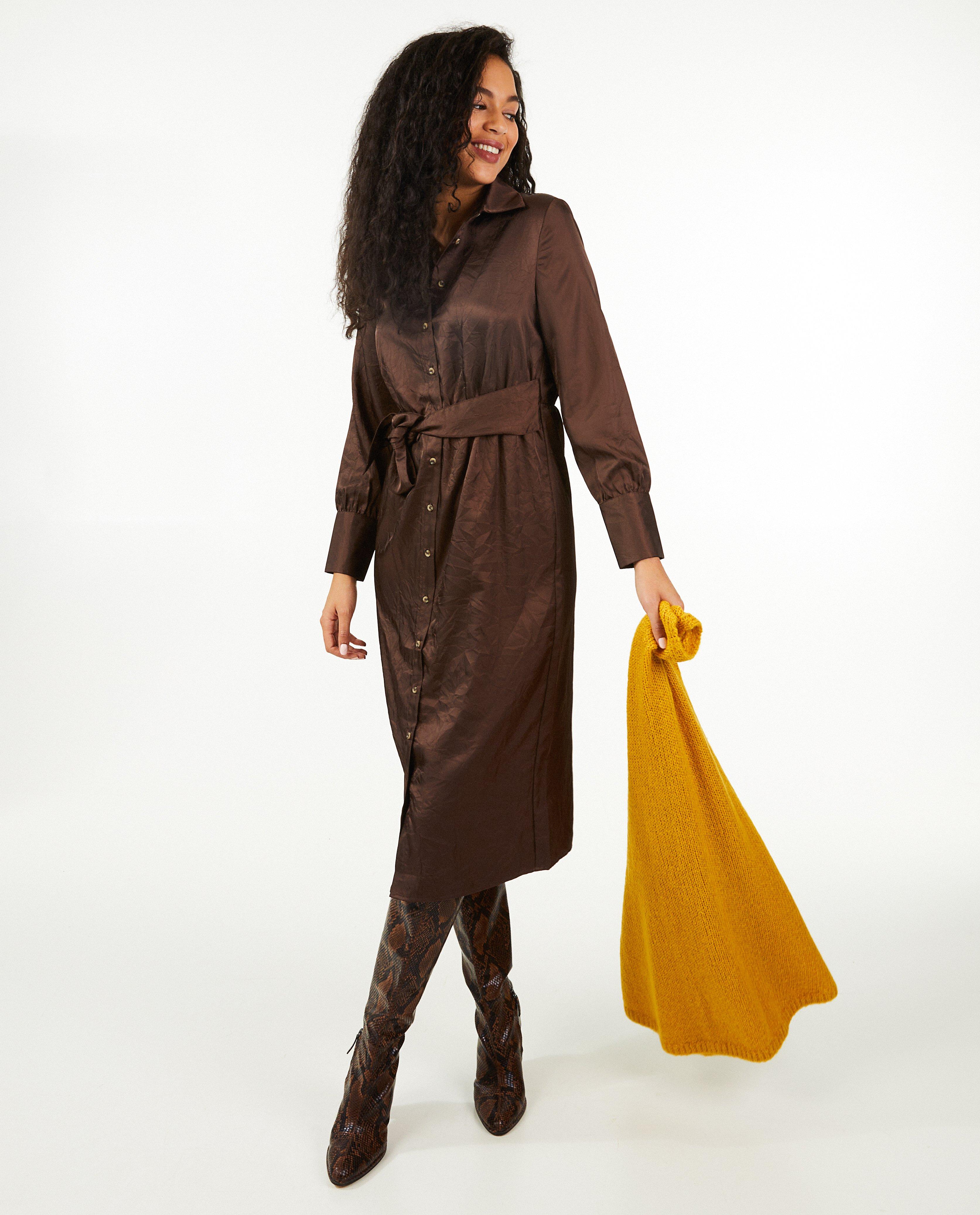 Robe brune avec une ceinture &agrave; nouer - D&eacute;tails du produit - brun fonc&eacute; - image num&eacute;ro 3