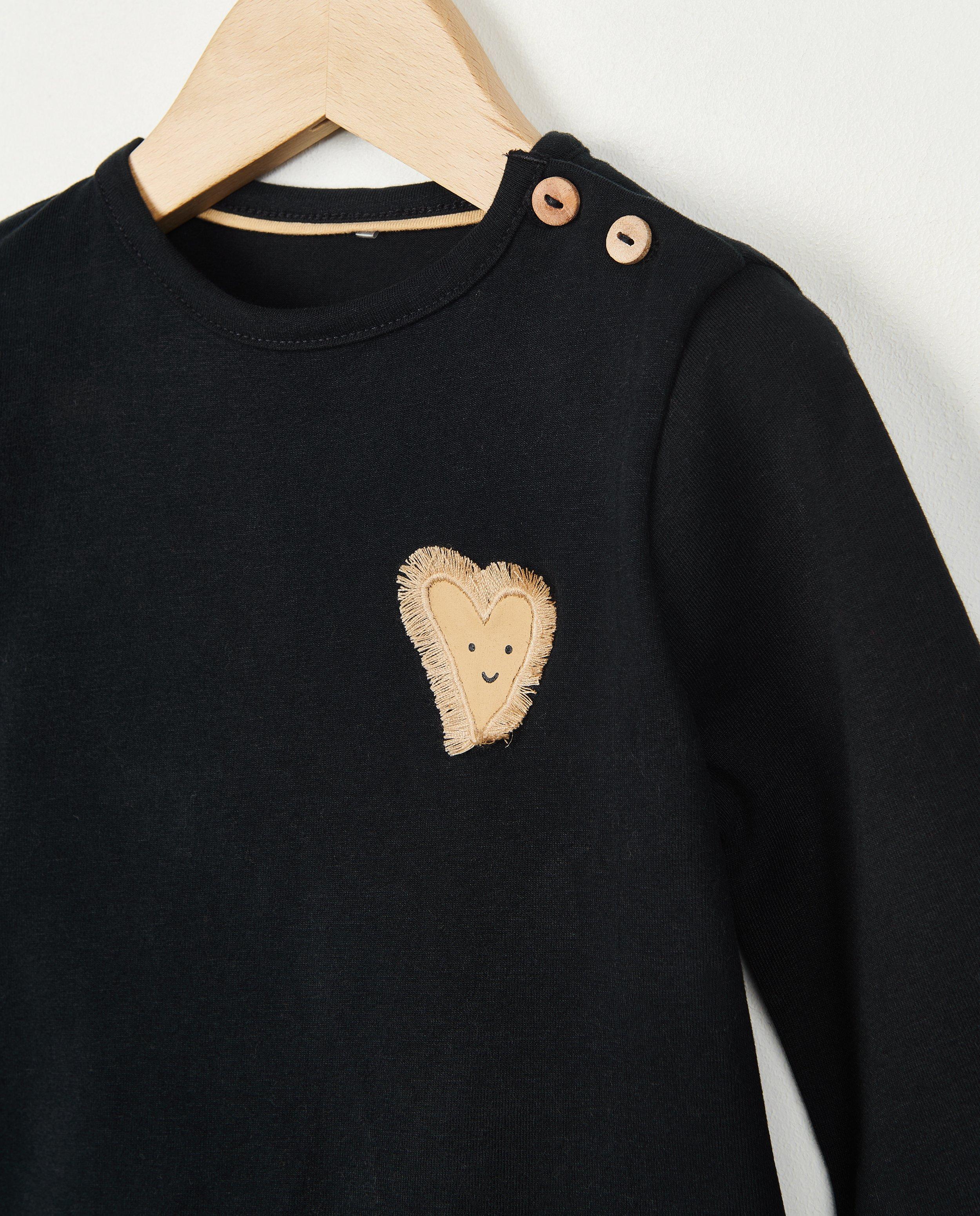 T-shirts - Zwarte longsleeve met hartje