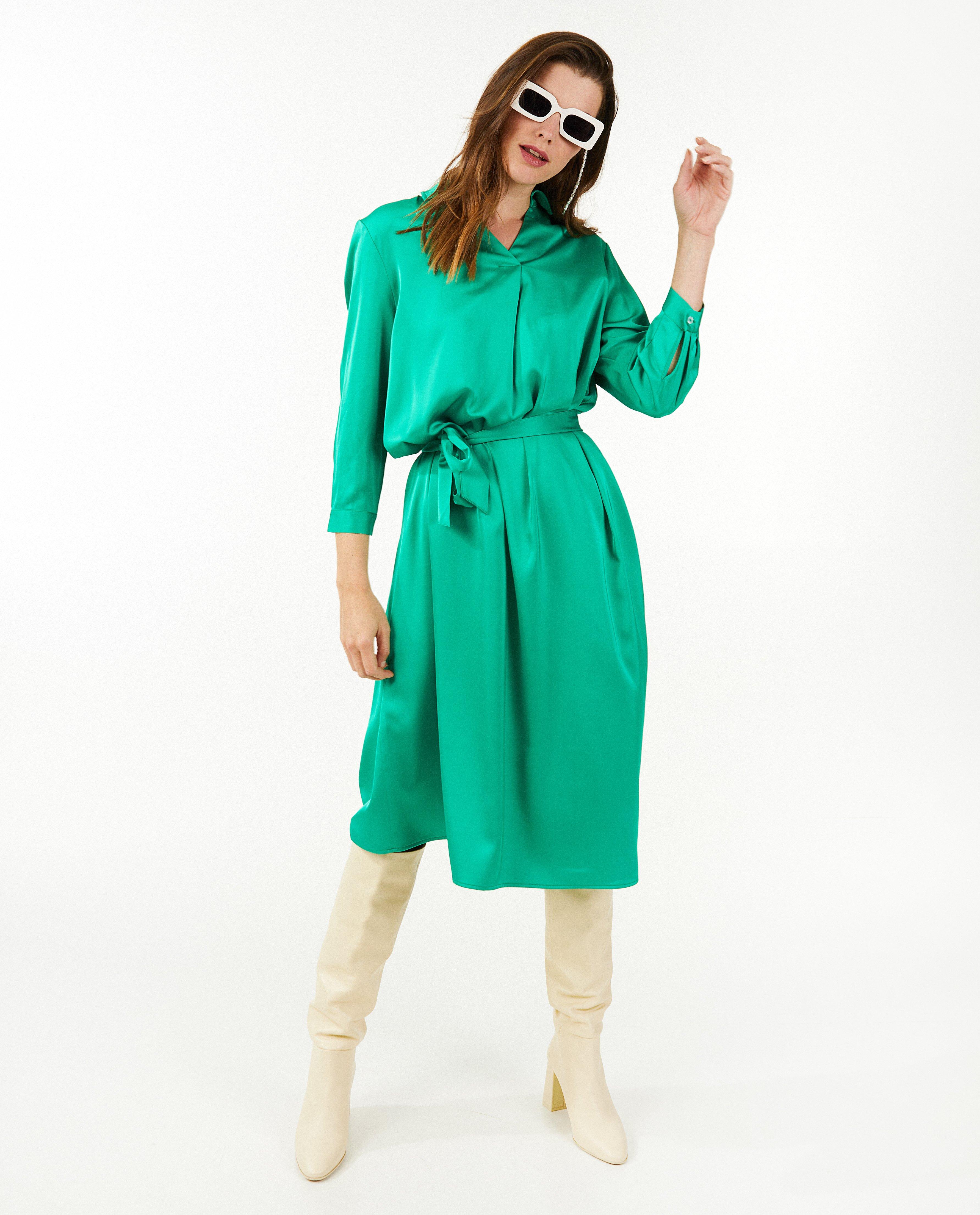 Kleedjes - Groene jurk van satijn