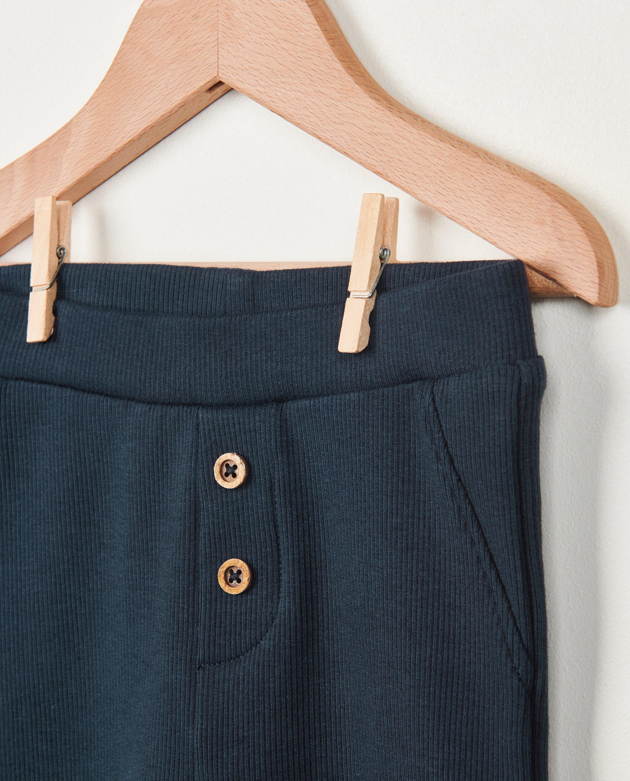 Leggings avec des petits boutons d&eacute;coratifs - D&eacute;tails du produit - bleu fonc&eacute; - image num&eacute;ro 3