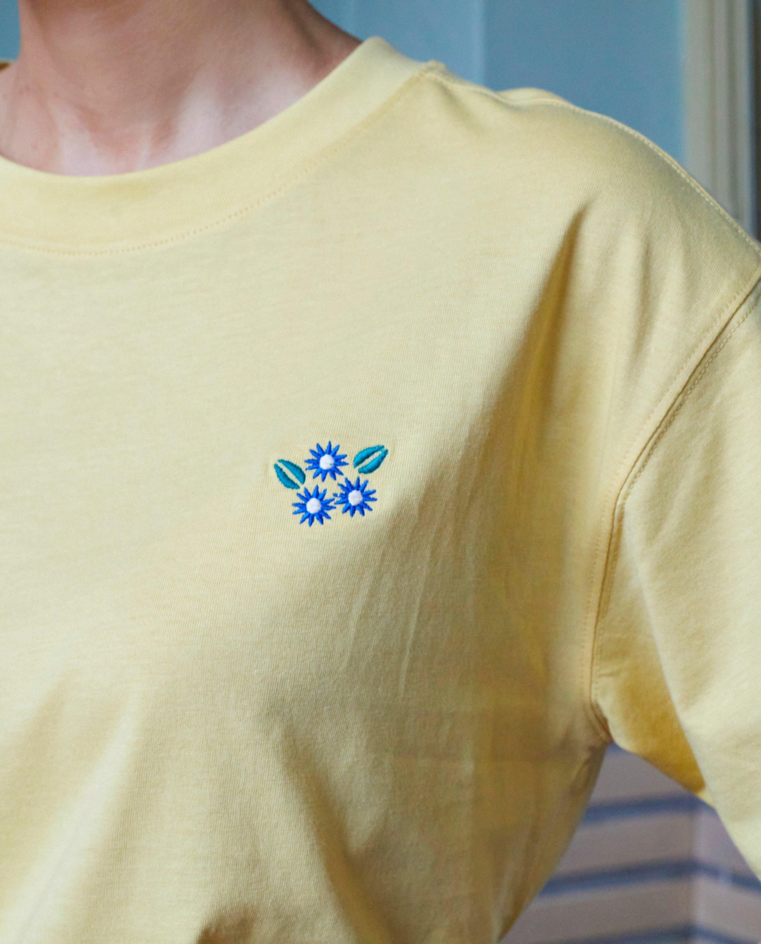T-shirts - T-shirt jaune avec des petites fleurs