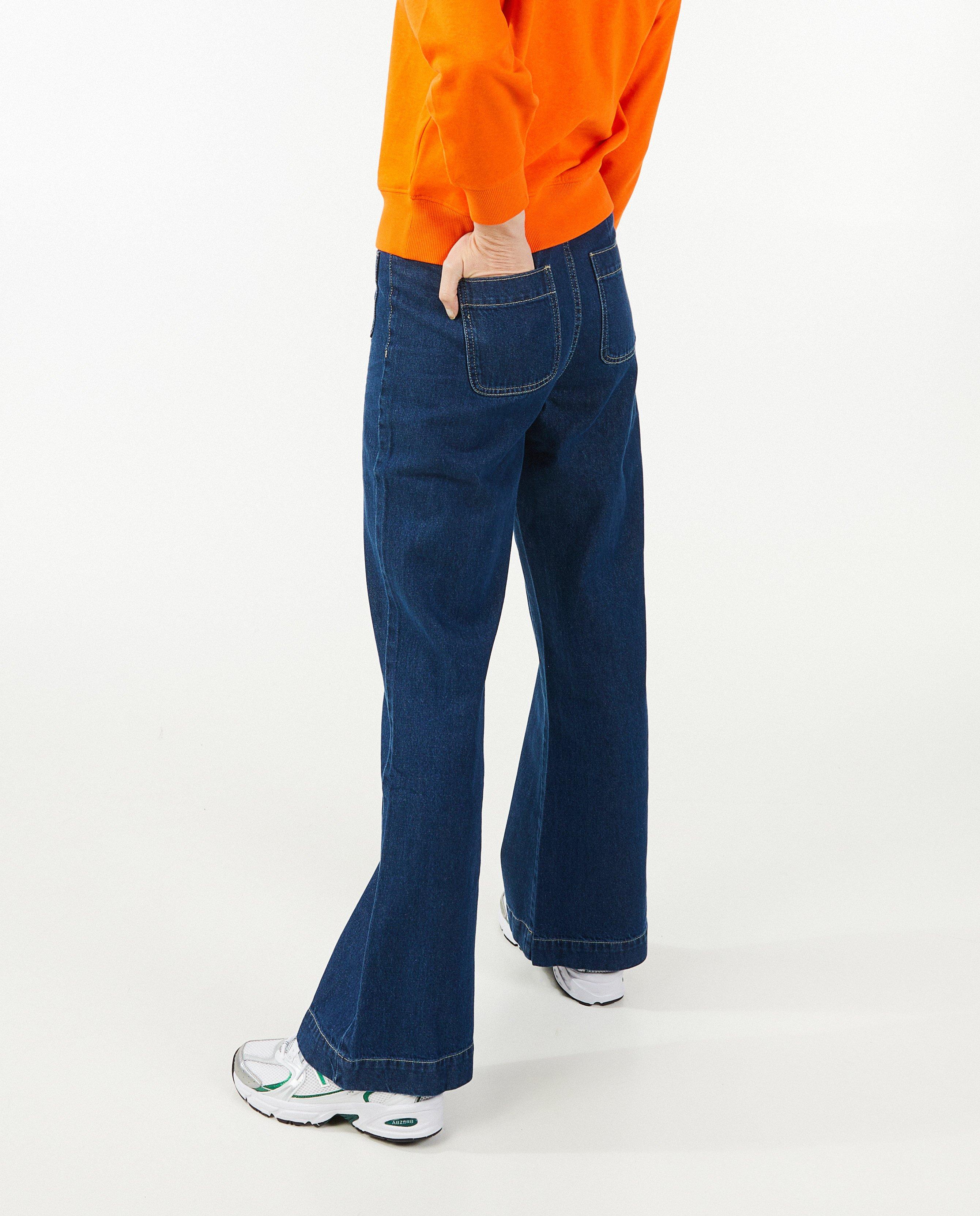 Jeans - Donkerblauwe jeans, flared fit