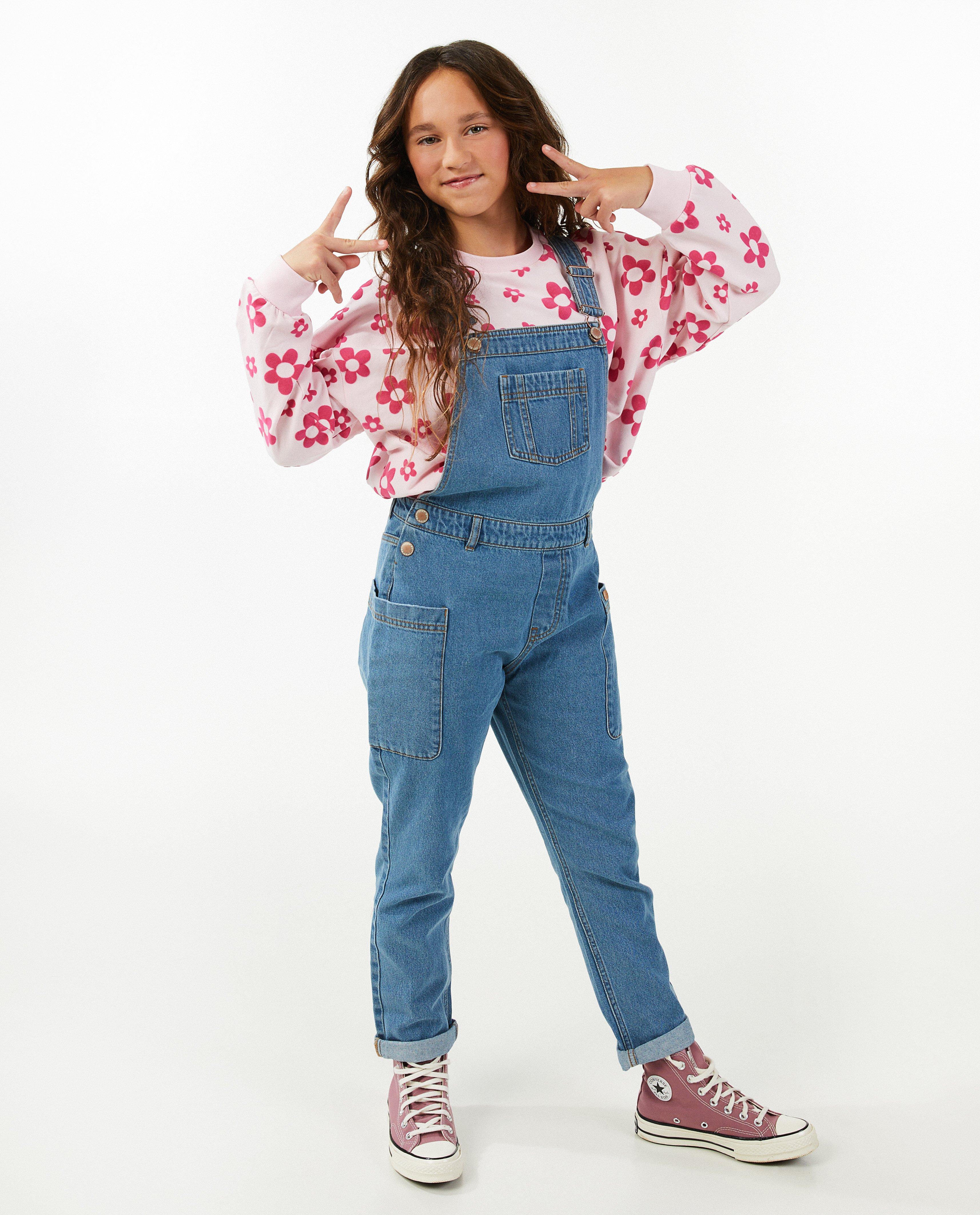 Salopette en jeans, coupe mom - D&eacute;tails du produit - bleu - image num&eacute;ro 1
