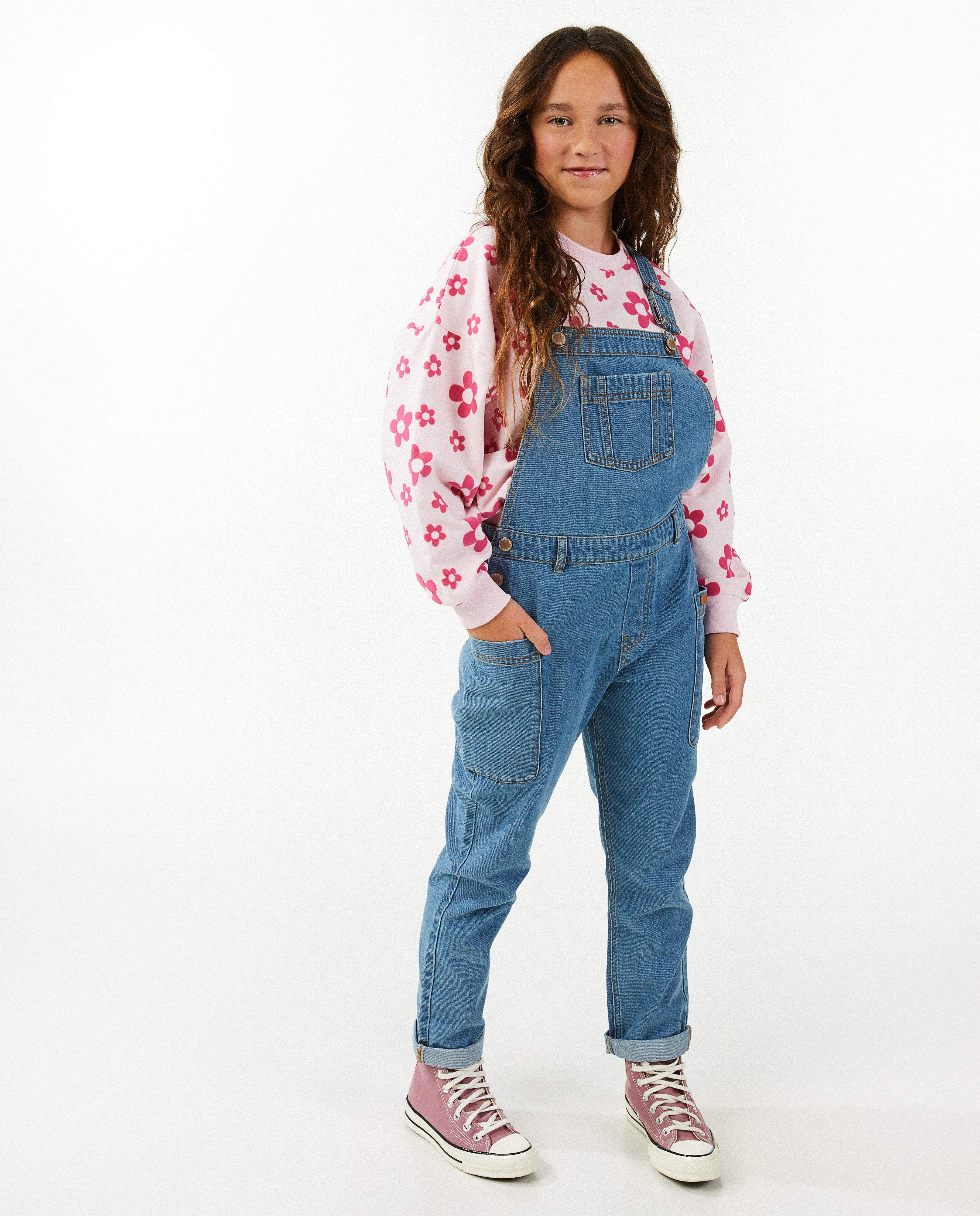 Salopette en jeans, coupe mom - D&eacute;tails du produit - bleu - image num&eacute;ro 2