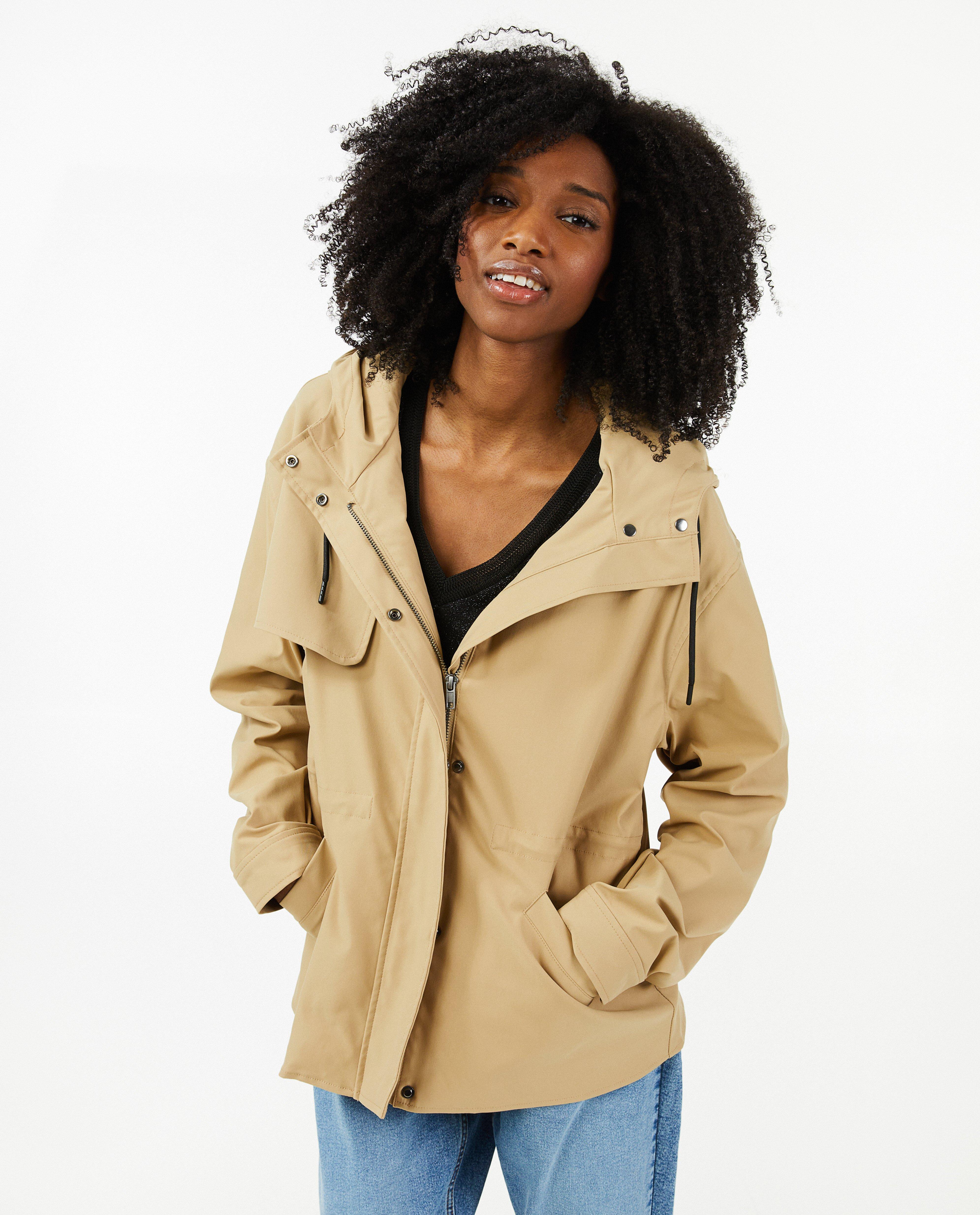 Trenchcoats - Korte trenchcoat met kap