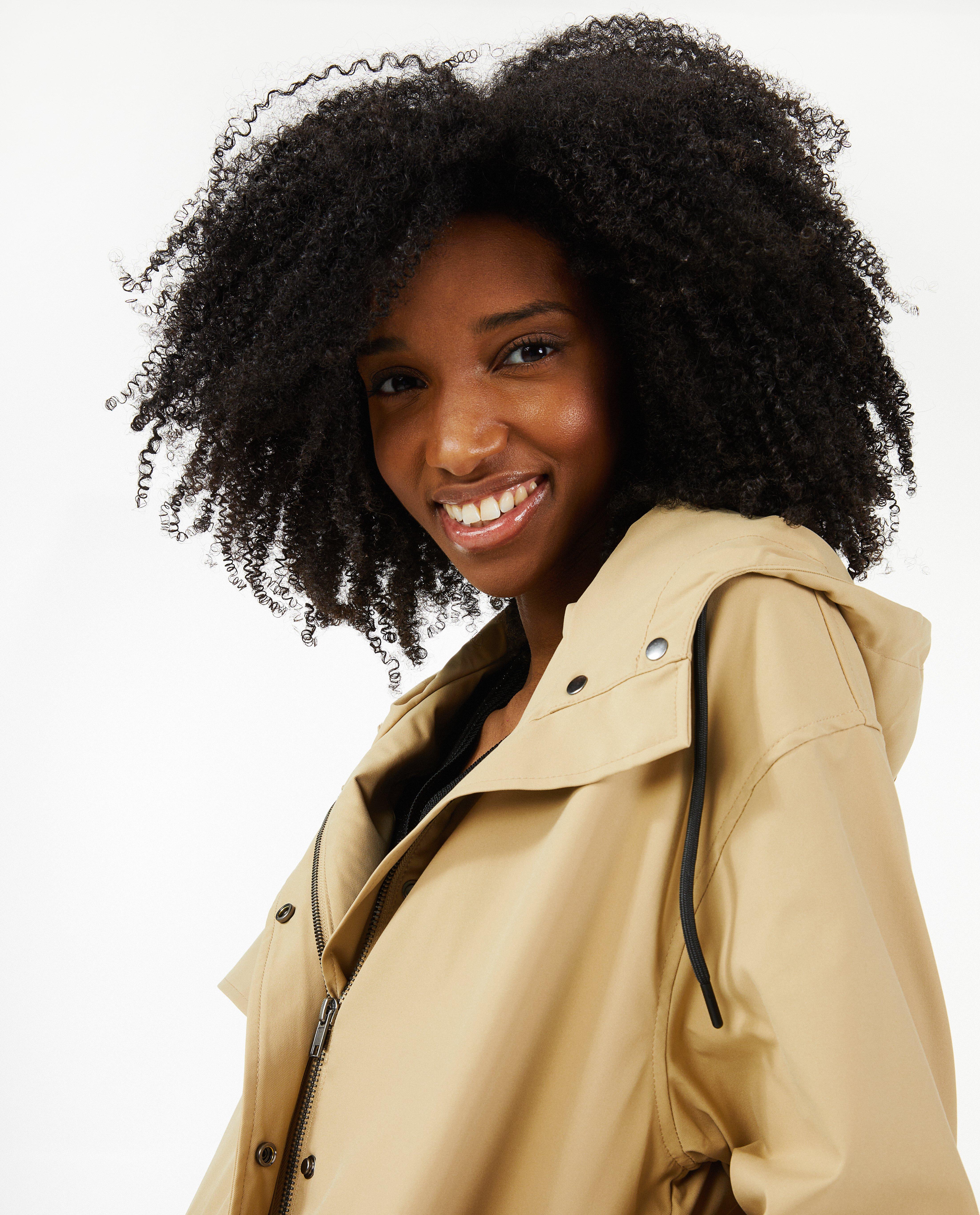 Trenchcoats - Korte trenchcoat met kap