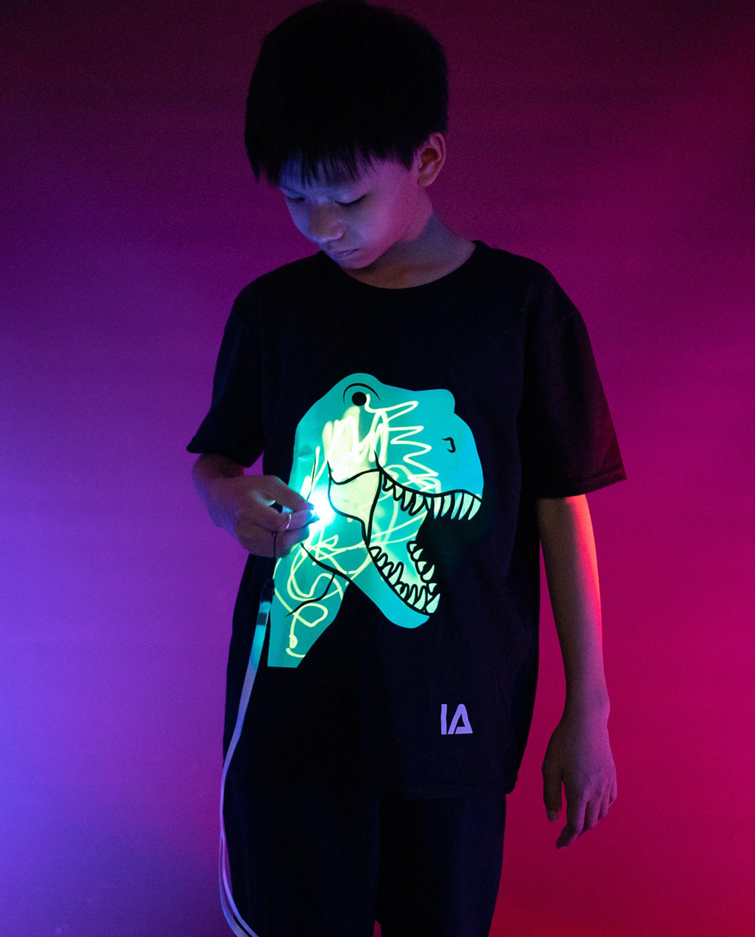 T-shirt glow in the dark interactif - null - Illuminated Apparel