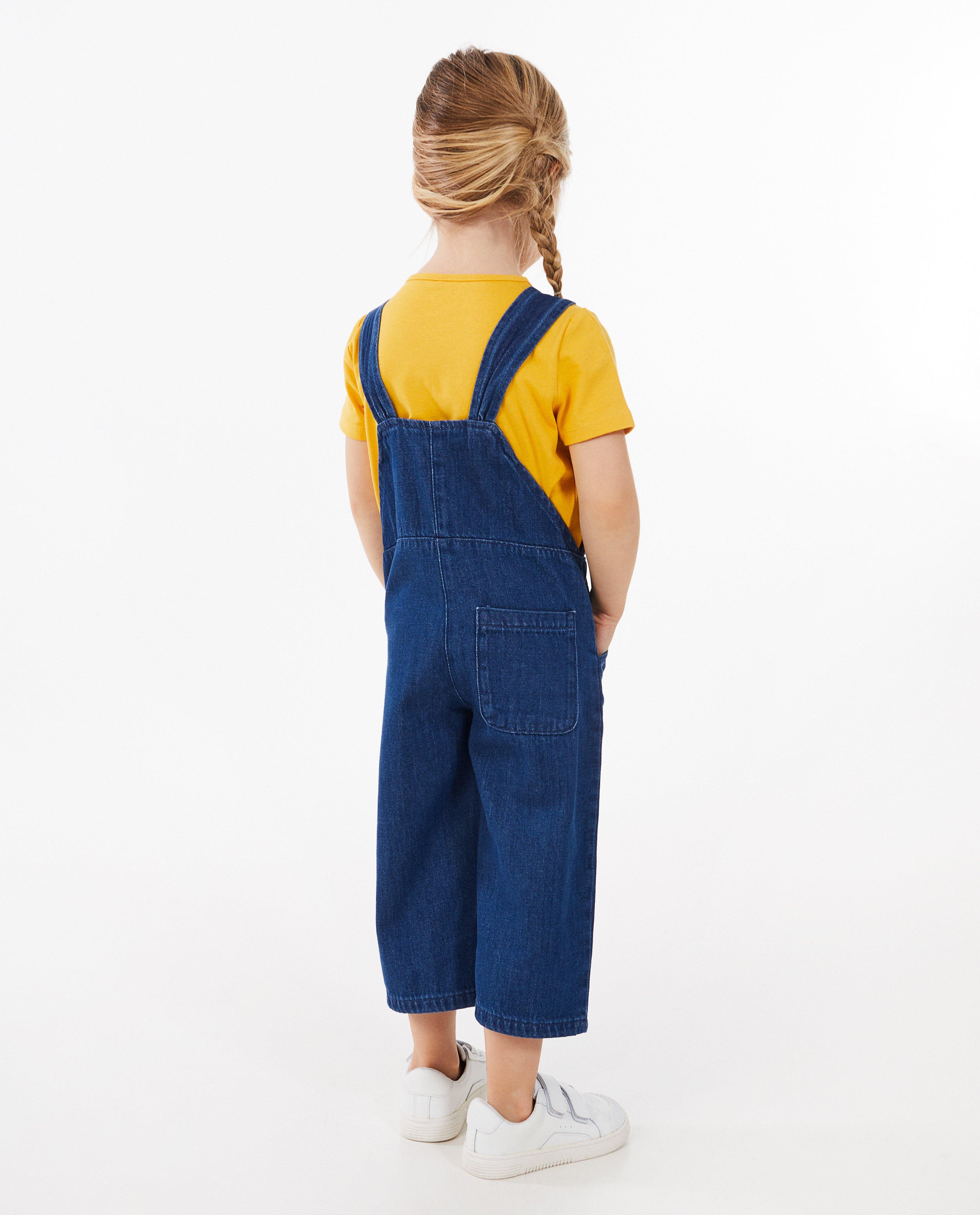 Salopette en jean bleu fonce coupe jupe culotte