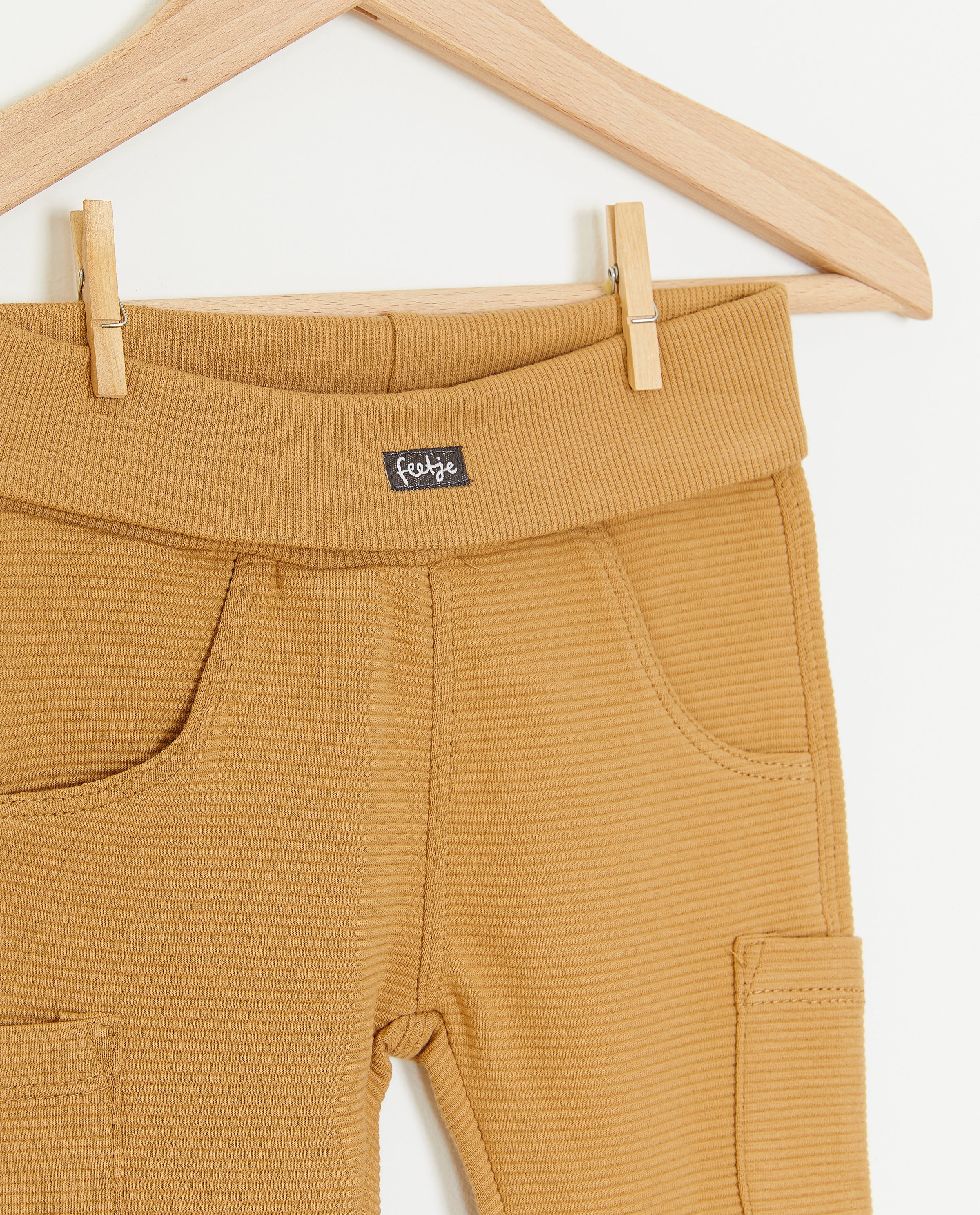 Pantalons - Pantalon brun côtelé
