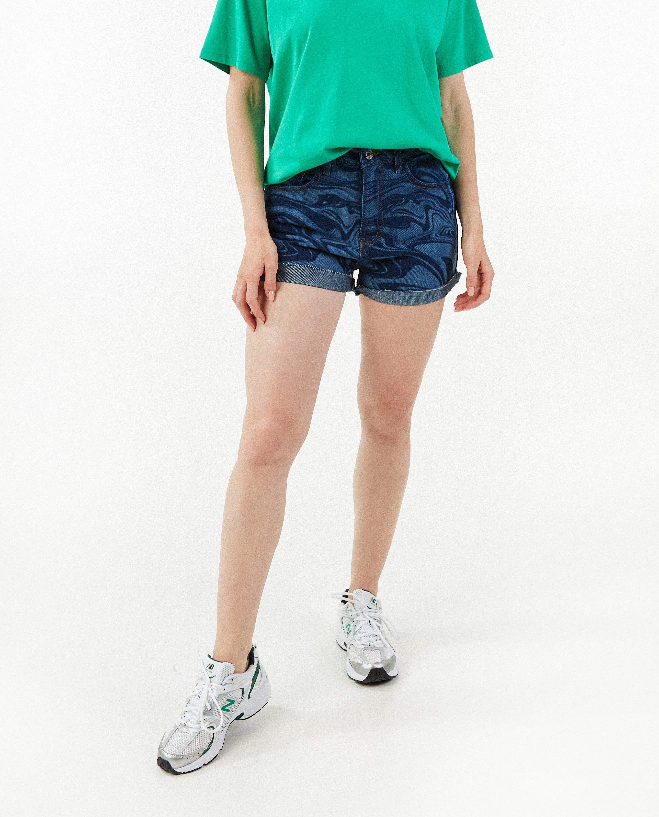 Short en jeans à imprimé de vagues - Détails du produit - bleu - image numéro 2