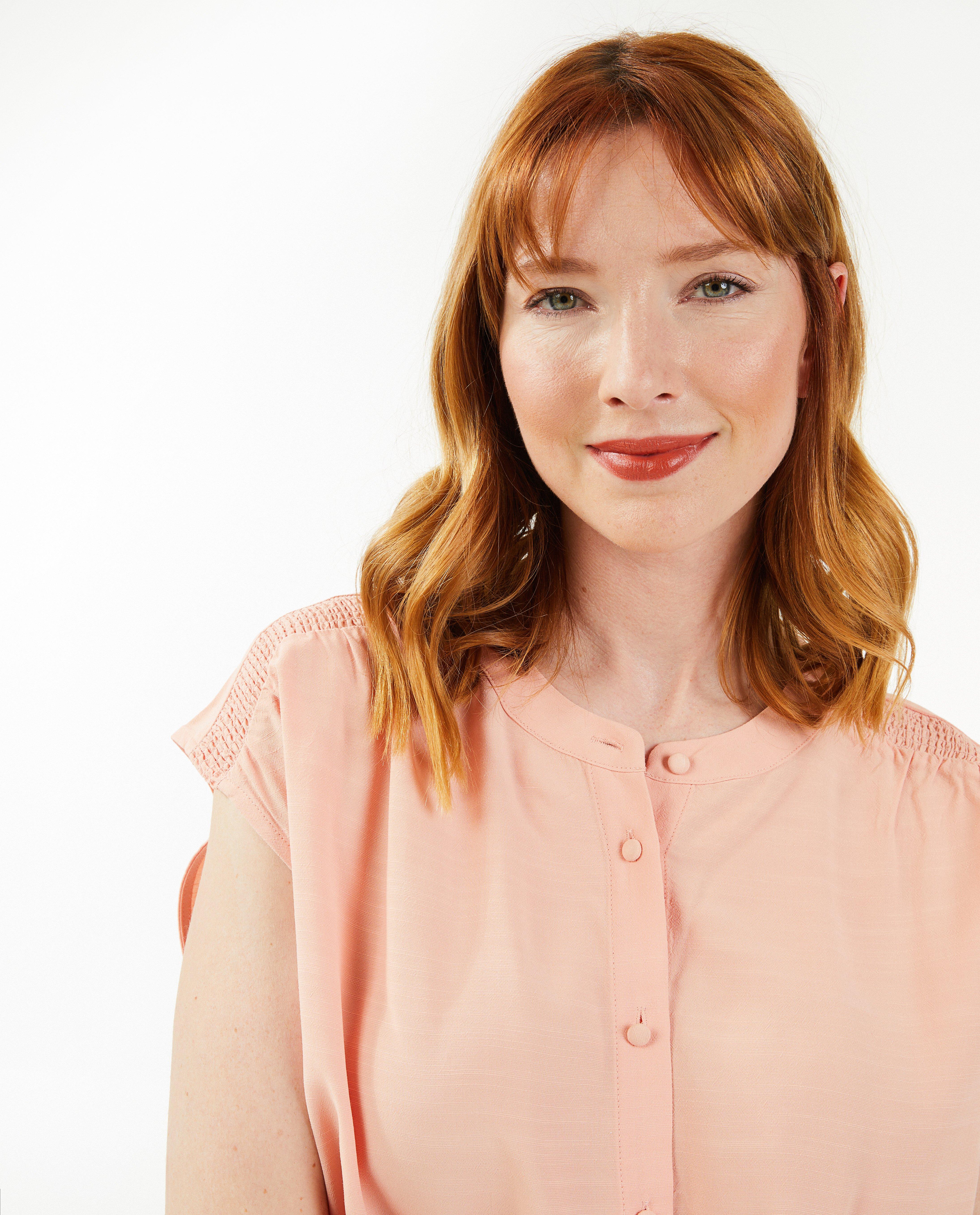 Hemden - Roze blouse met smokwerk