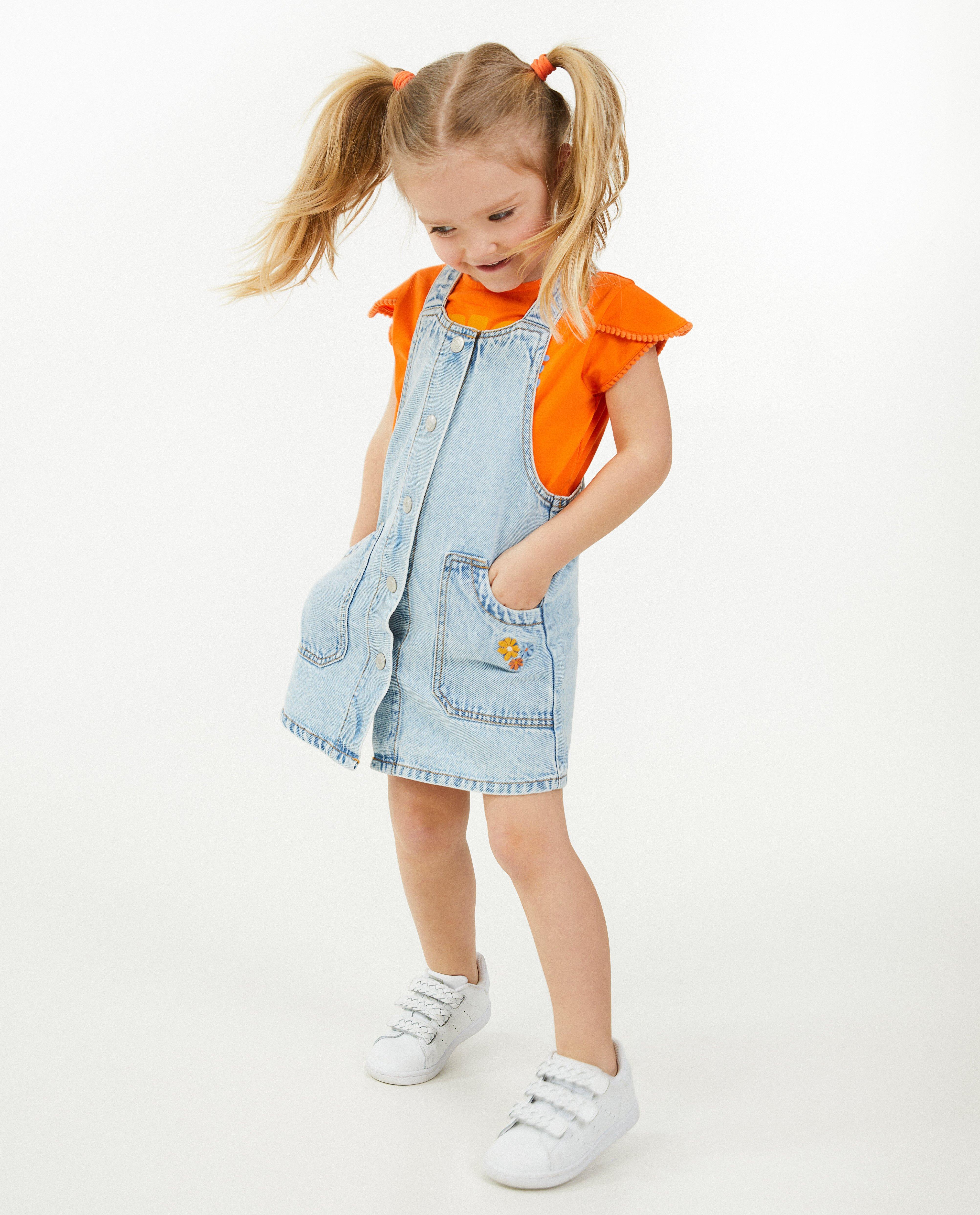 Robe-salopette en denim avec des broderies - null - Milla Star