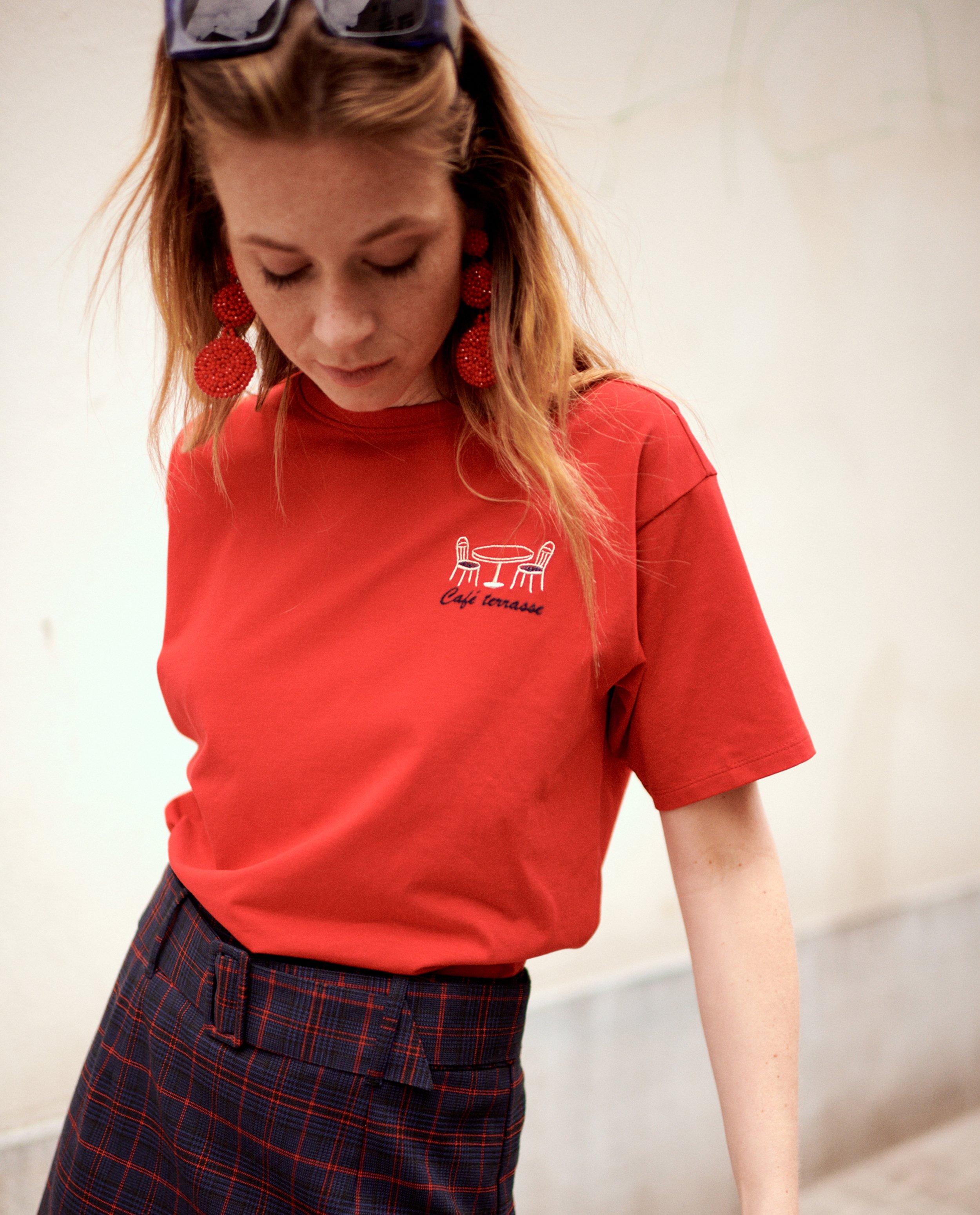 T-shirt brodé - Détails du produit - rouge - image numéro 5