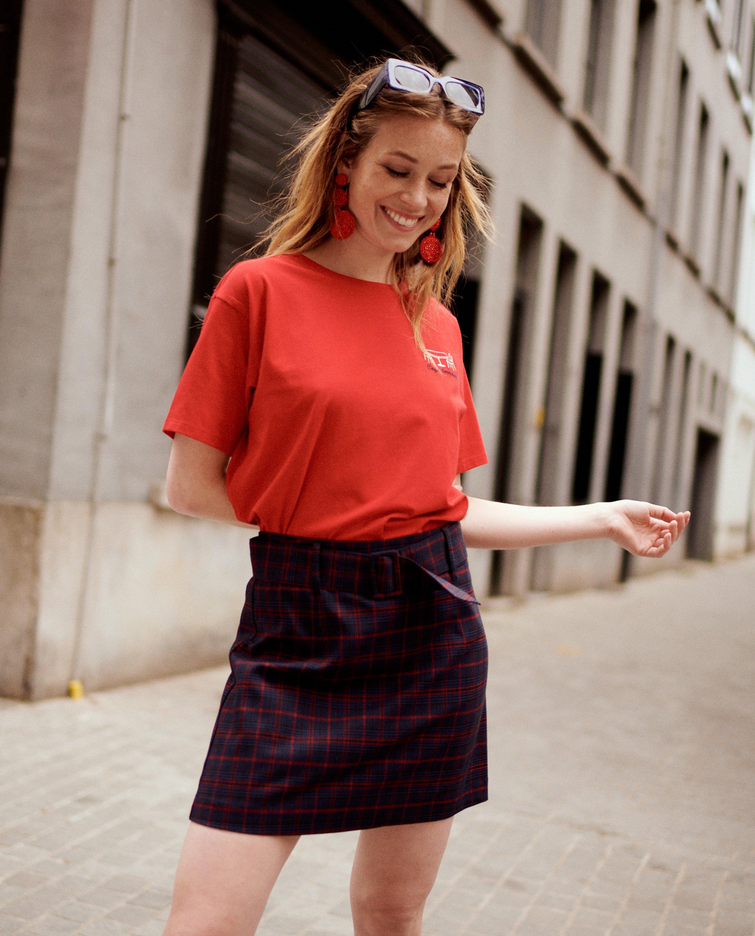 T-shirt brodé - Détails du produit - rouge - image numéro 6