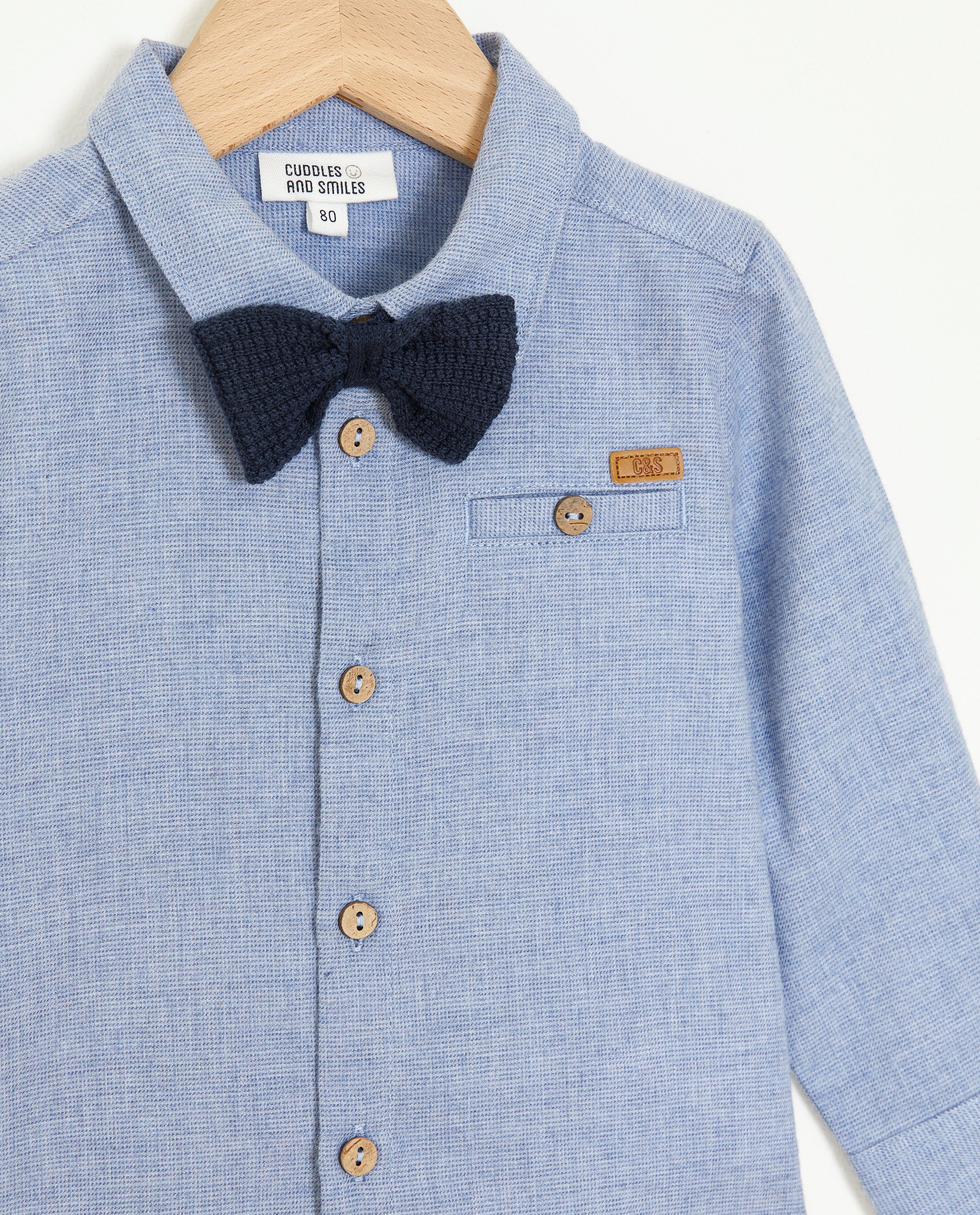 Chemises - Chemise bleue avec un nœud tricoté