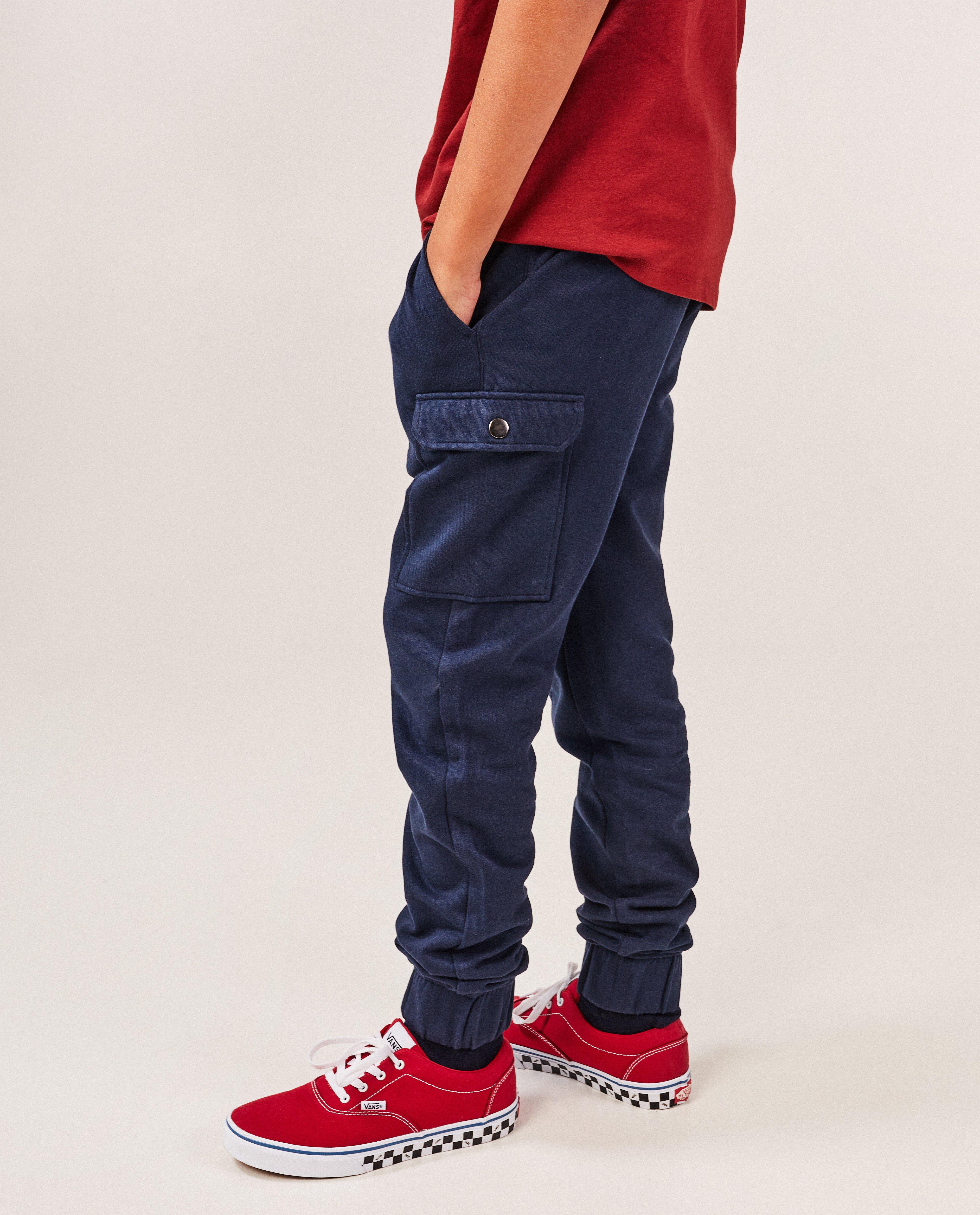 Pantalon de jogging bleu fonc&eacute;, coupe cargo - D&eacute;tails du produit - bleu fonc&eacute; - image num&eacute;ro 4