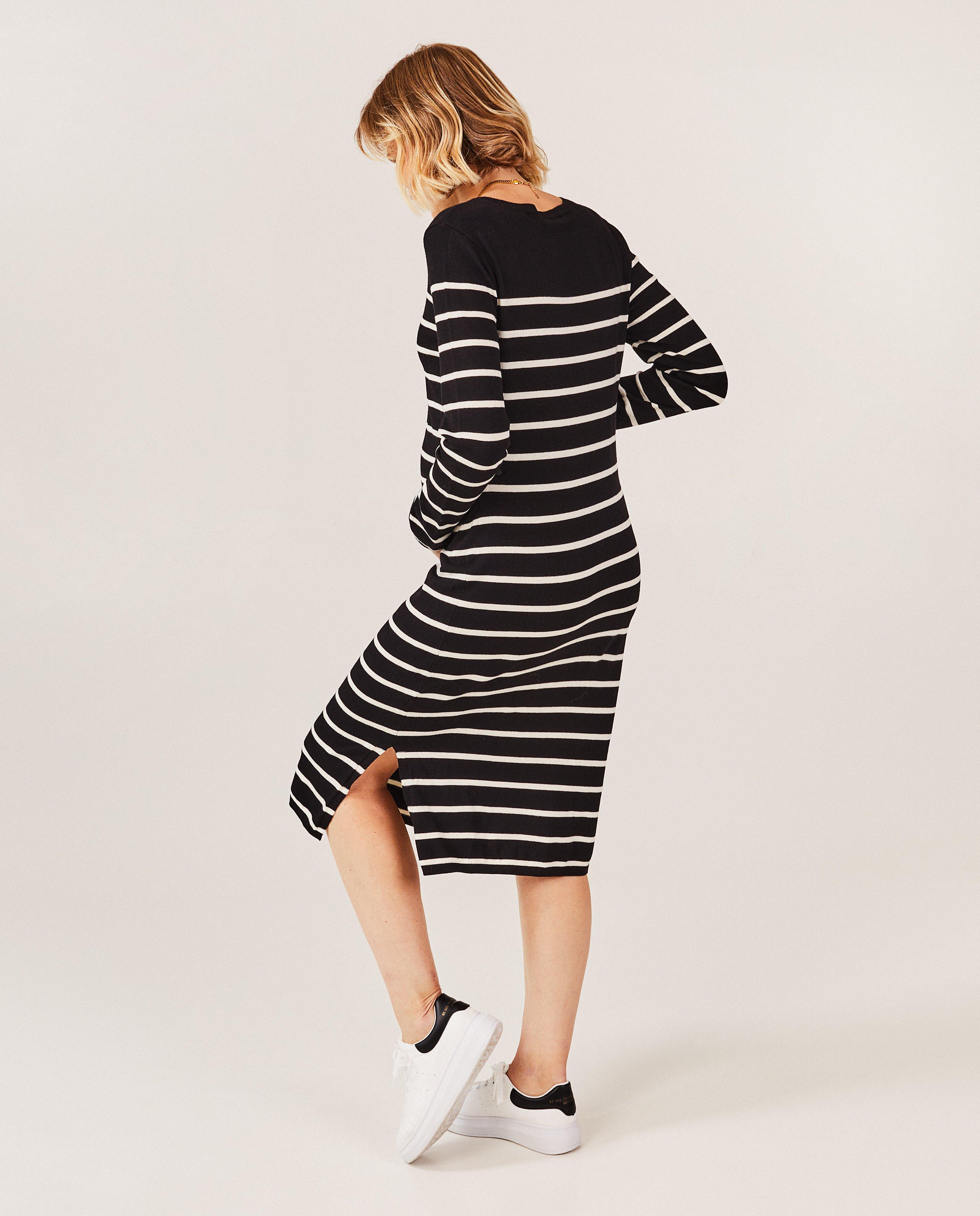 Robes - Longue robe rayée en fin tricot