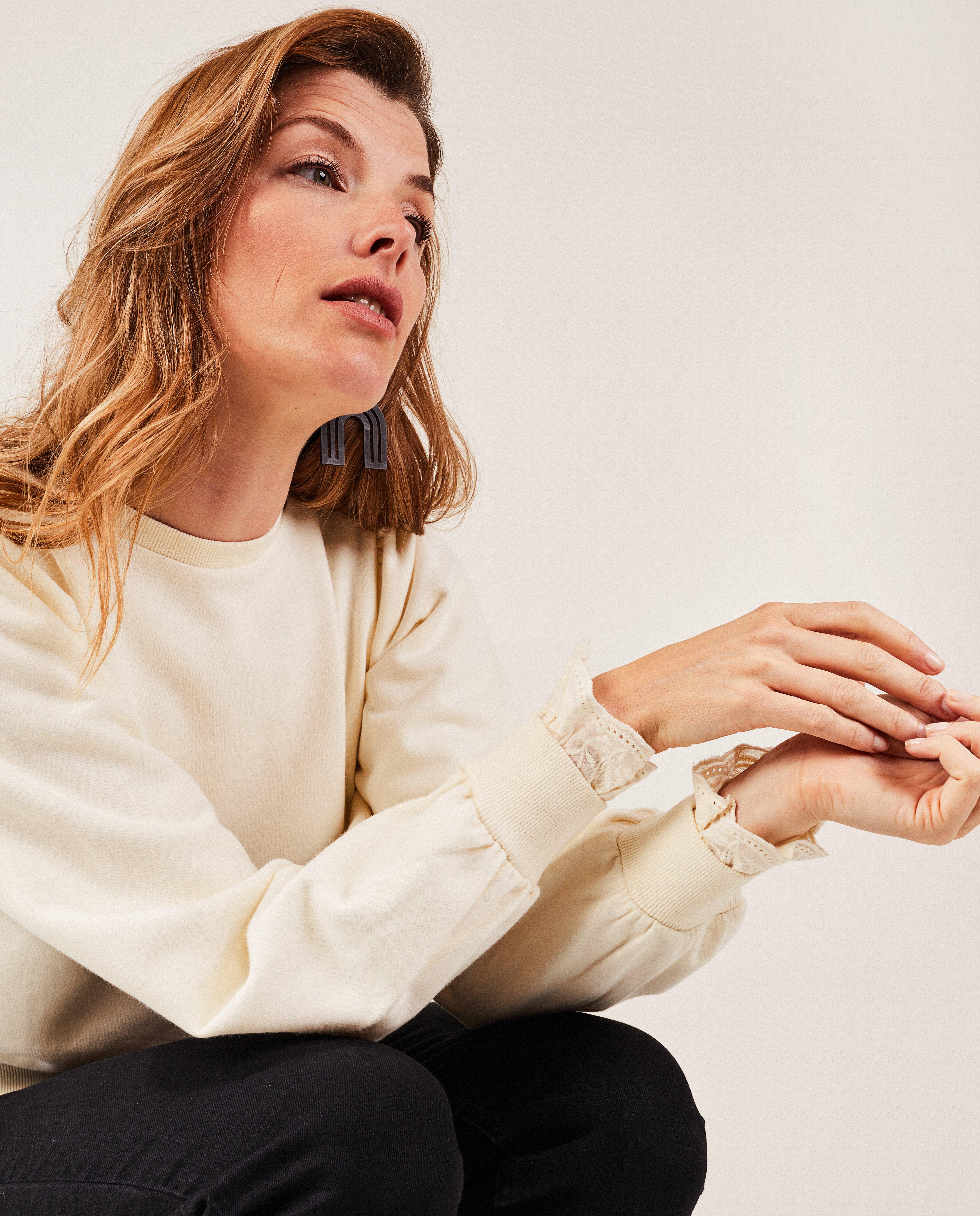 Zwarte sweater met sierboorden - null - Sora