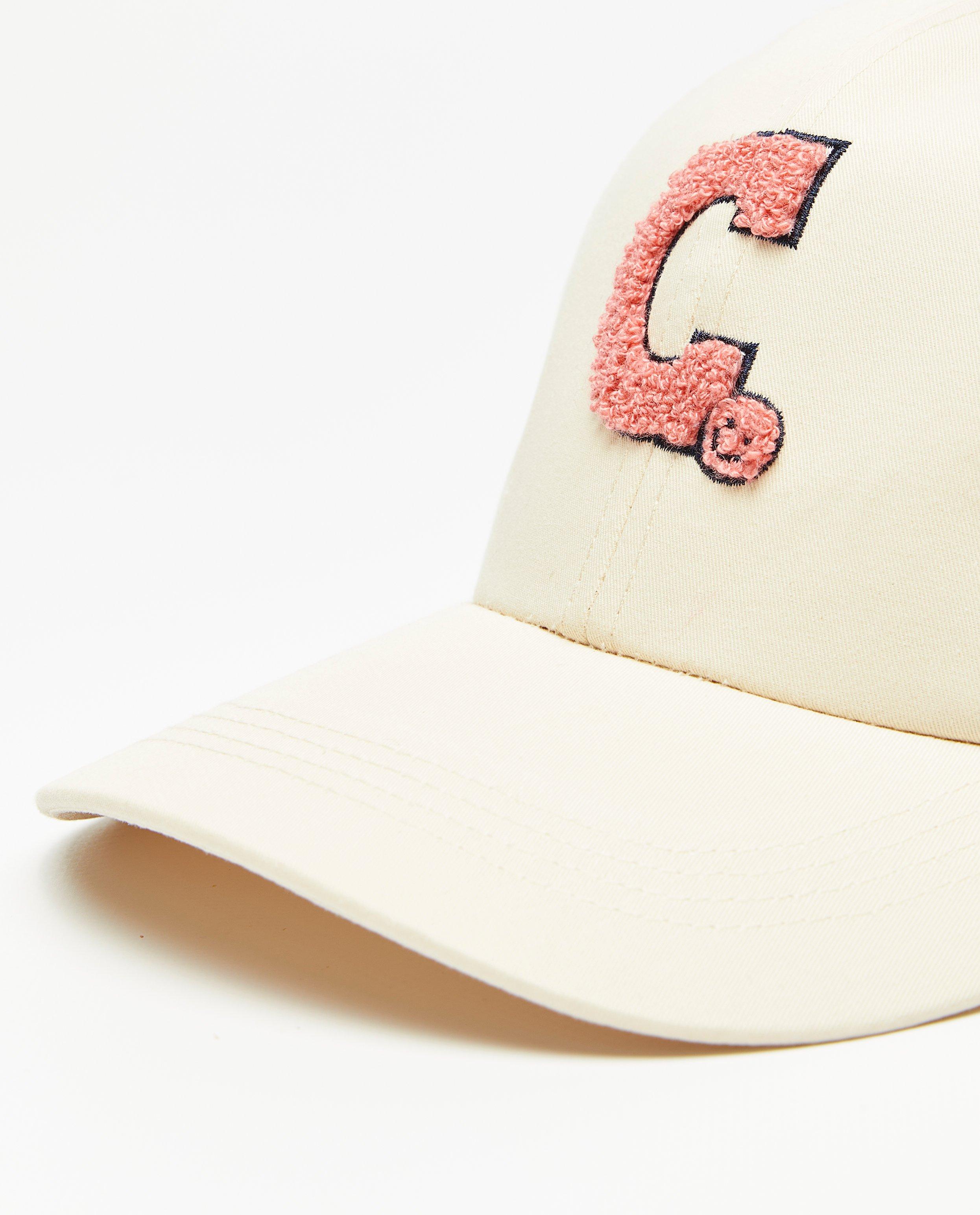 Bonneterie - Casquette avec un écusson