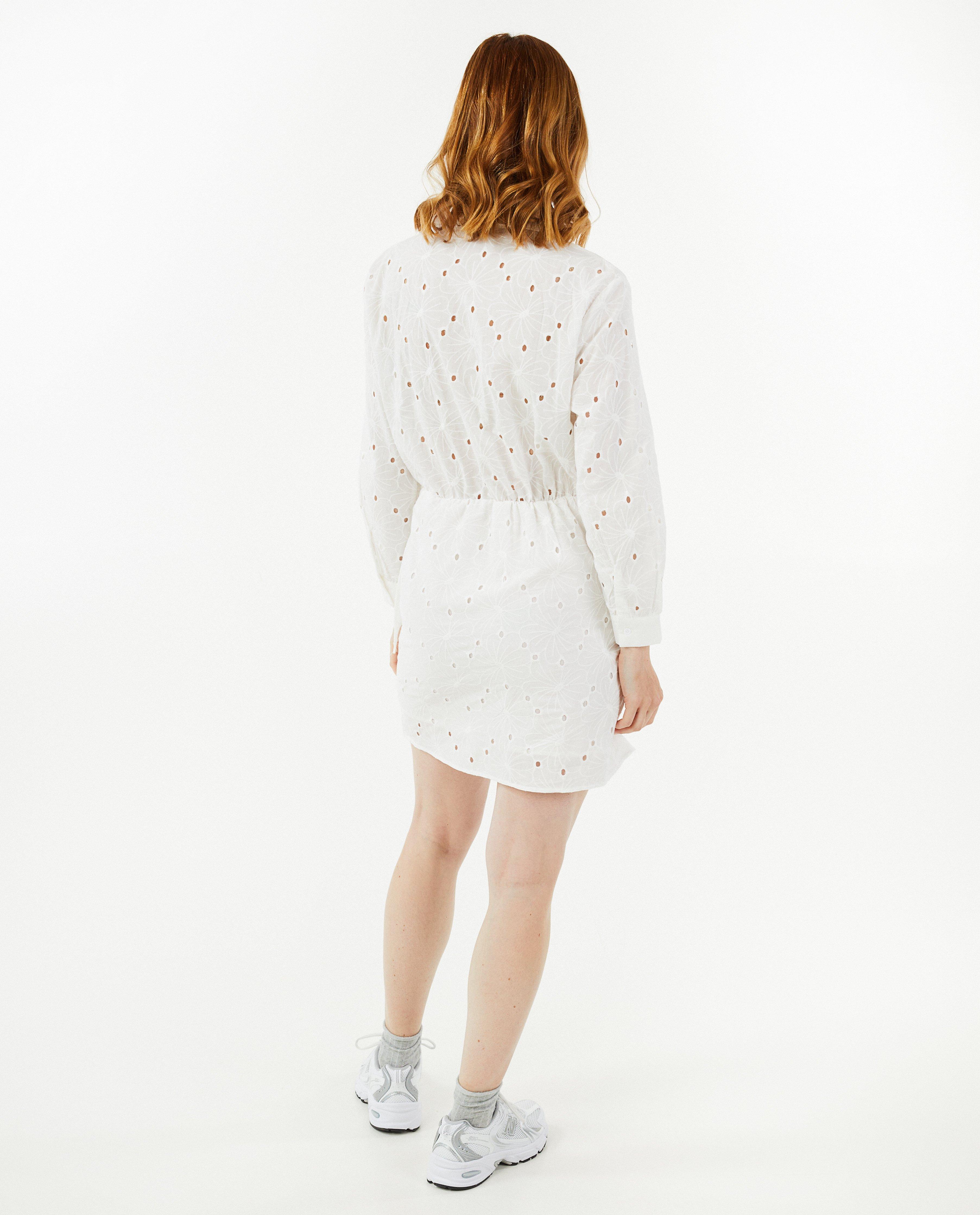 Kleedjes - Wikkeljurk met broderie anglaise