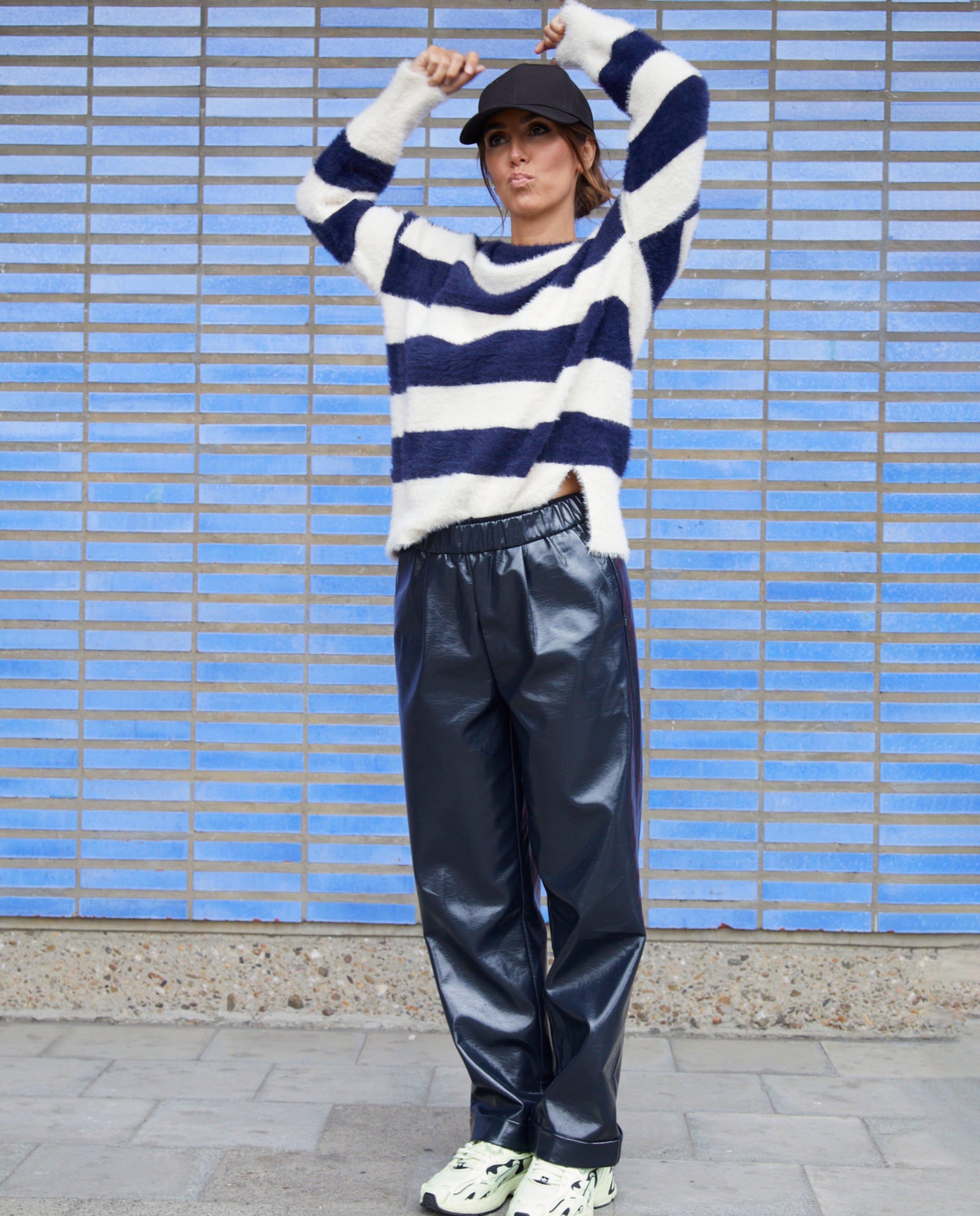 Pantalon bleu foncé en matière laquée - null - Kim Van Oncen