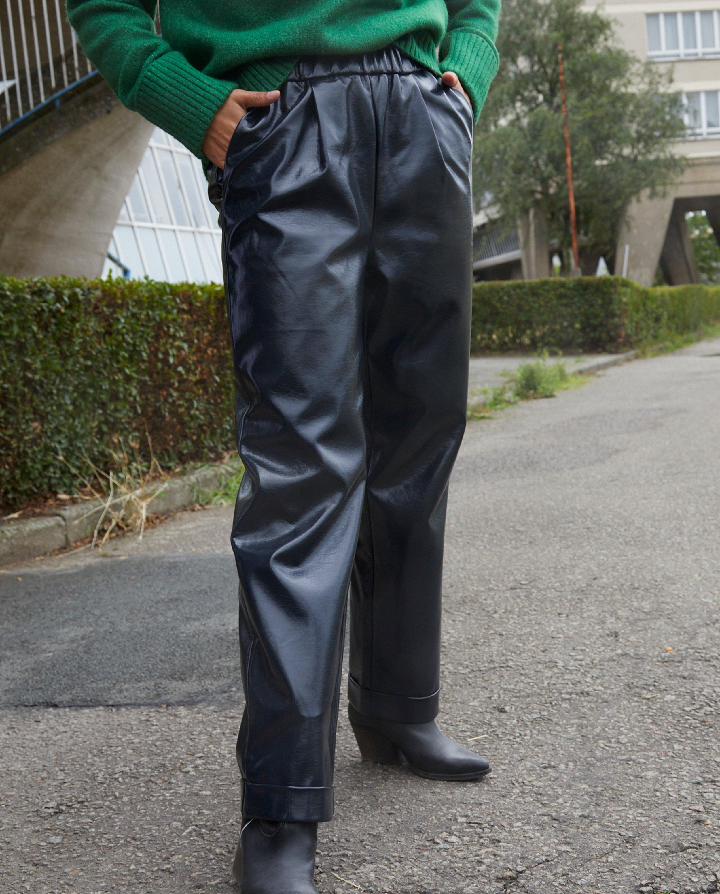 Pantalons - Pantalon bleu foncé en matière laquée