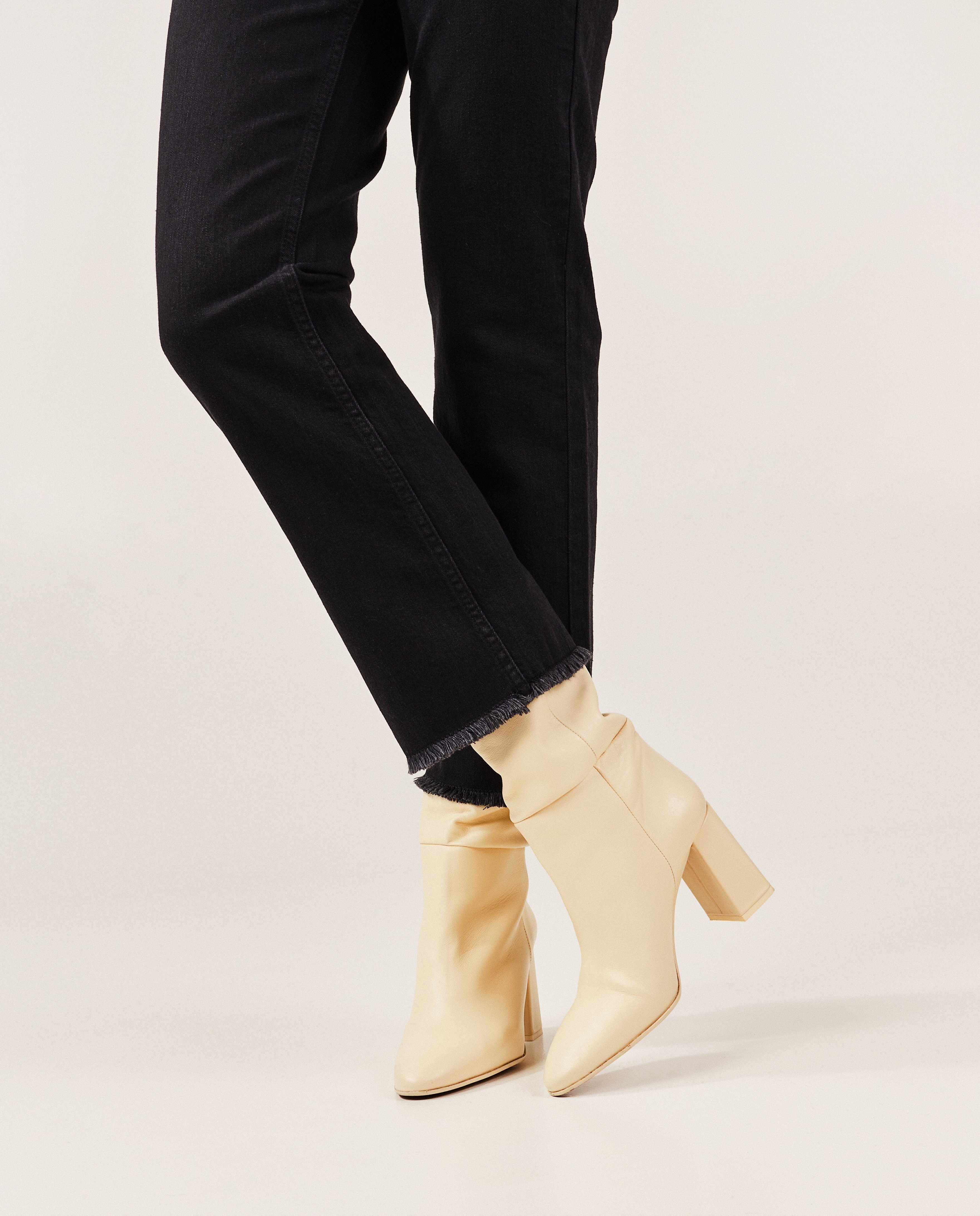 Jeans - Jeans noir, coupe cropped flare