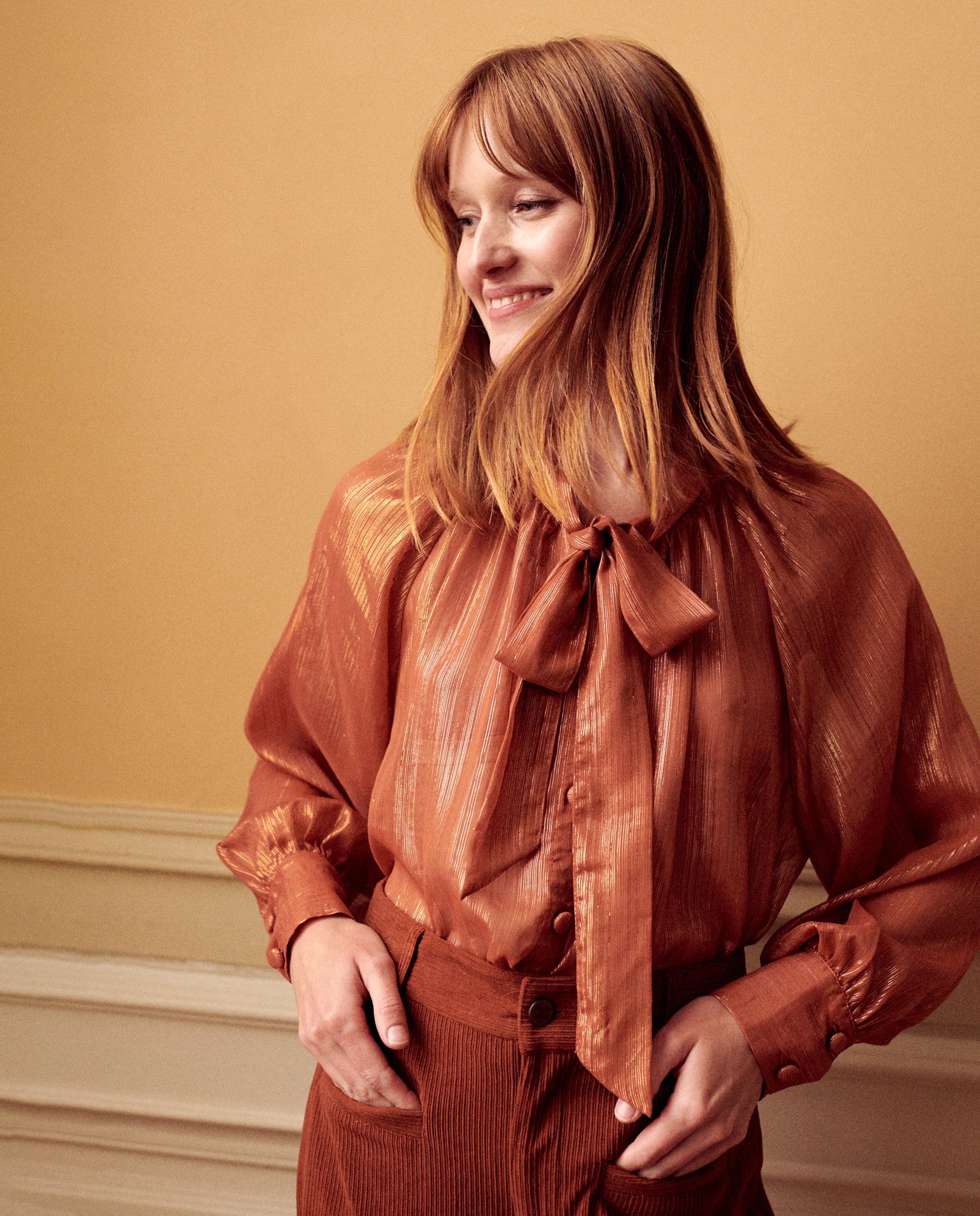 Blouse brune à fil métallisé