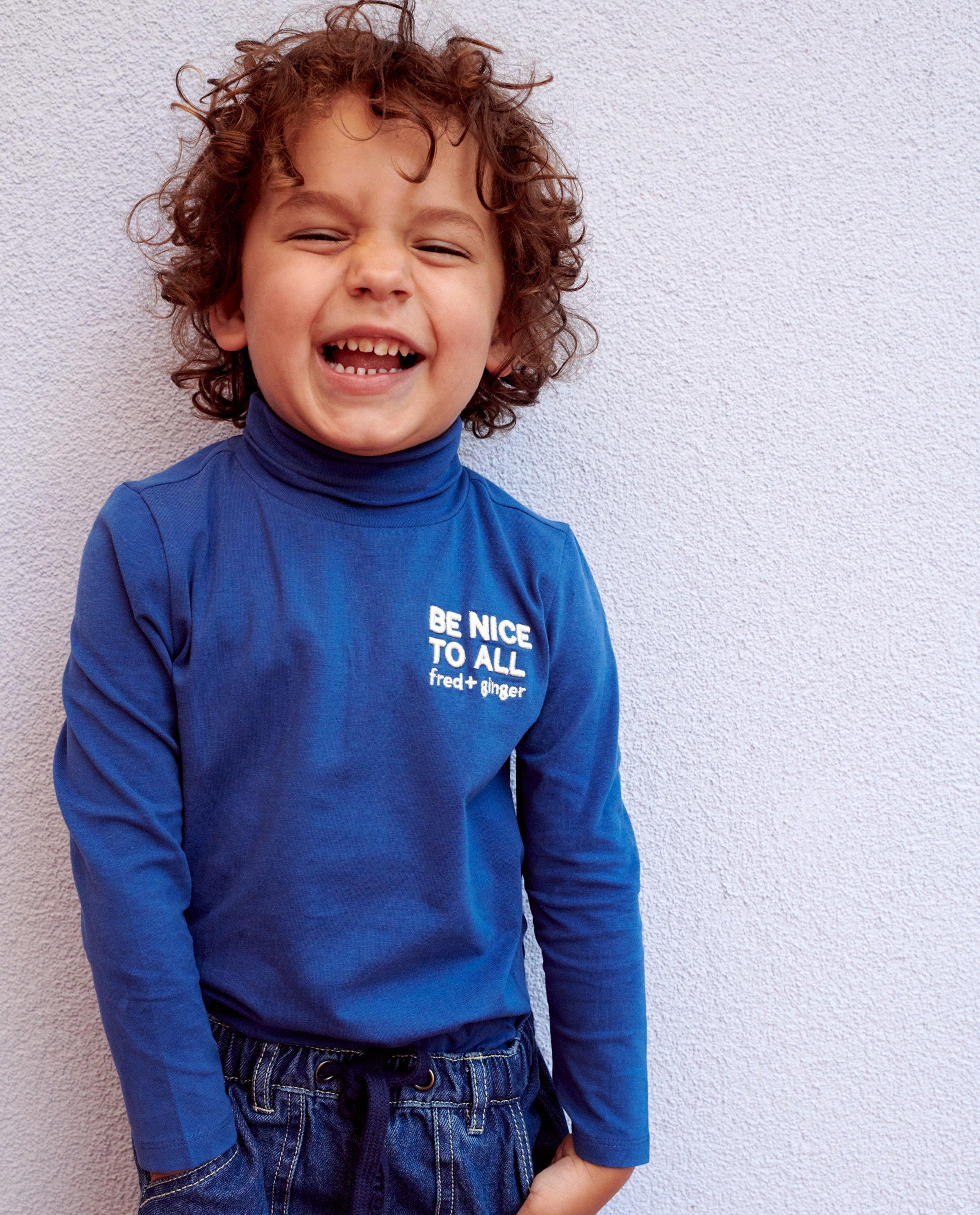 Blauwe rolkraagtrui met opschrift - null - Fred + Ginger