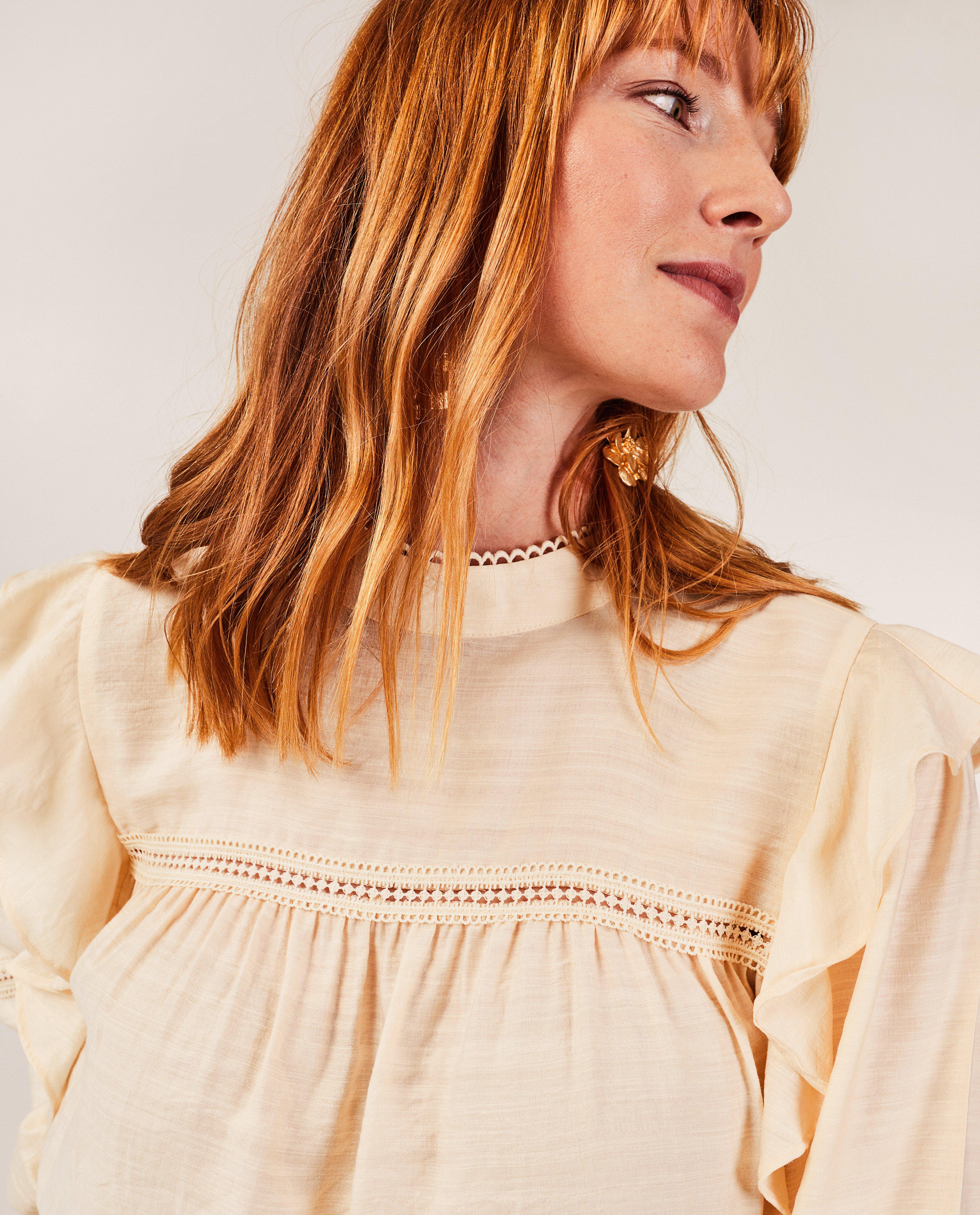 Chemises - Blouse beige à dentelle