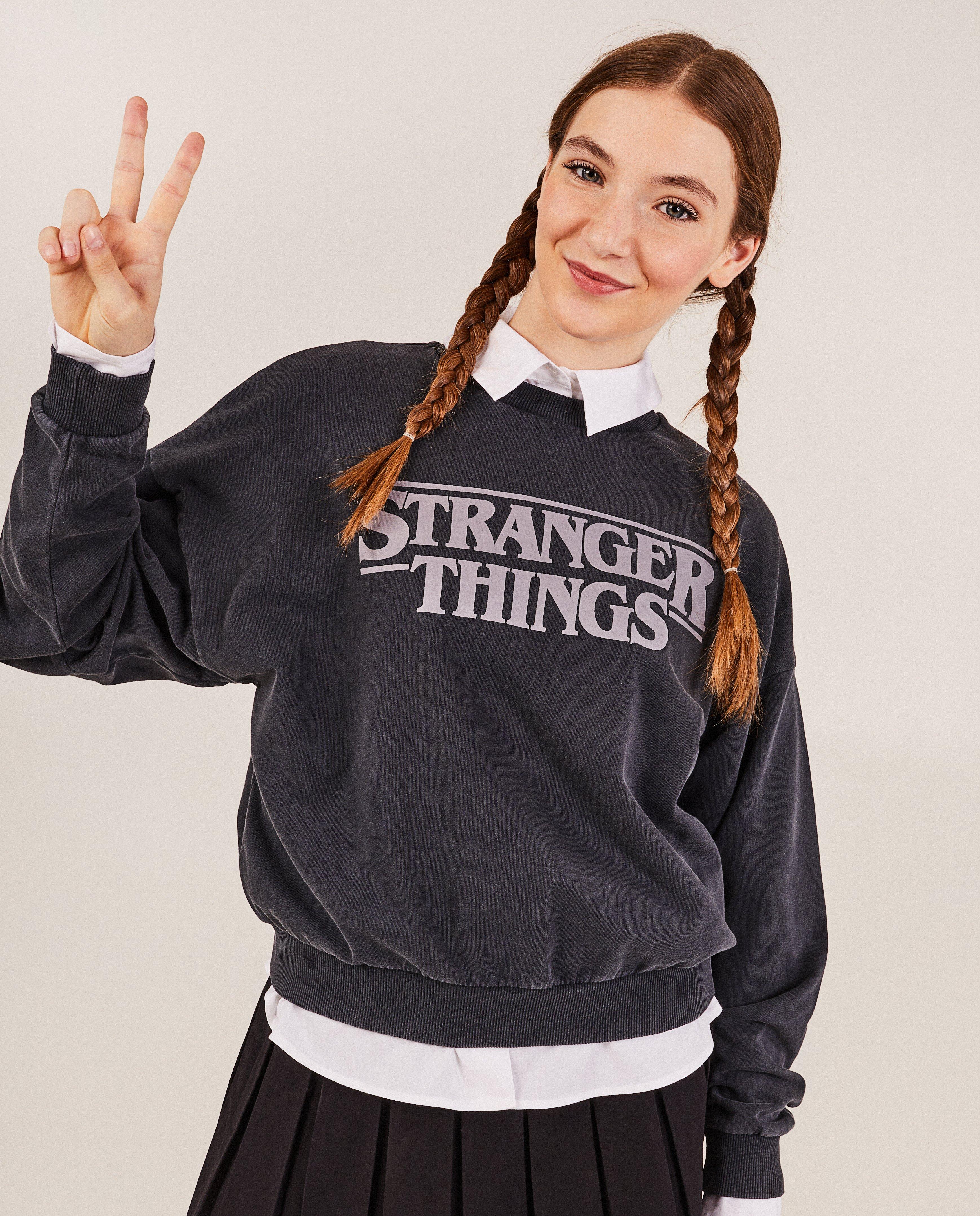 Sweat gris fonc&eacute; Stranger Things