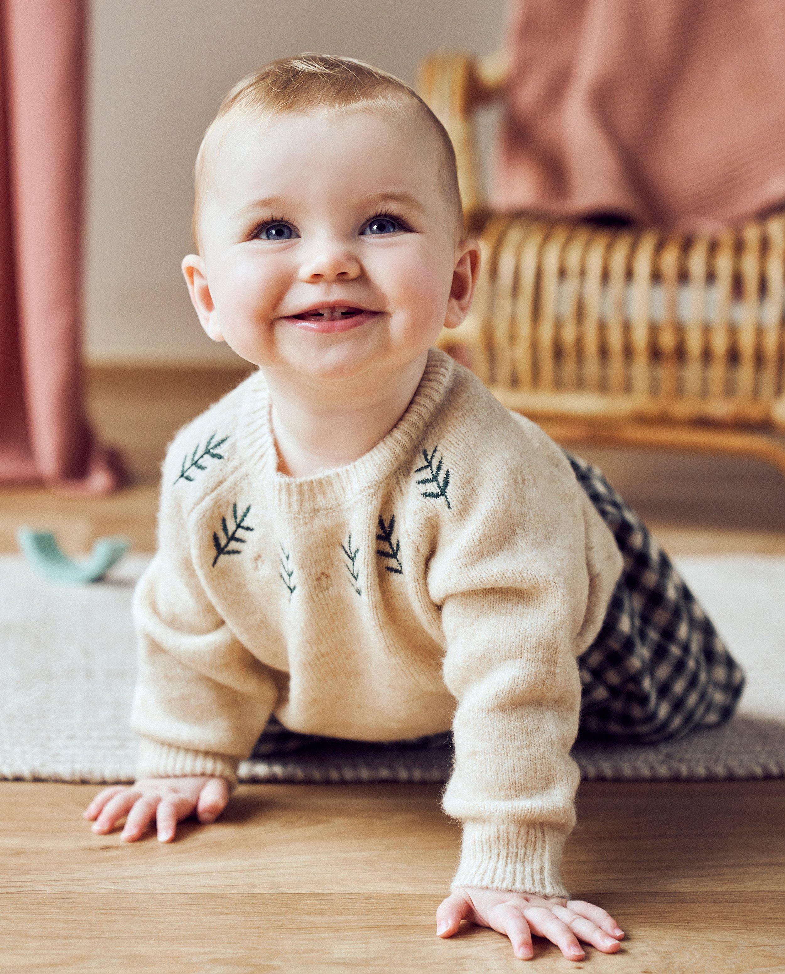 Beige trui baby 2025