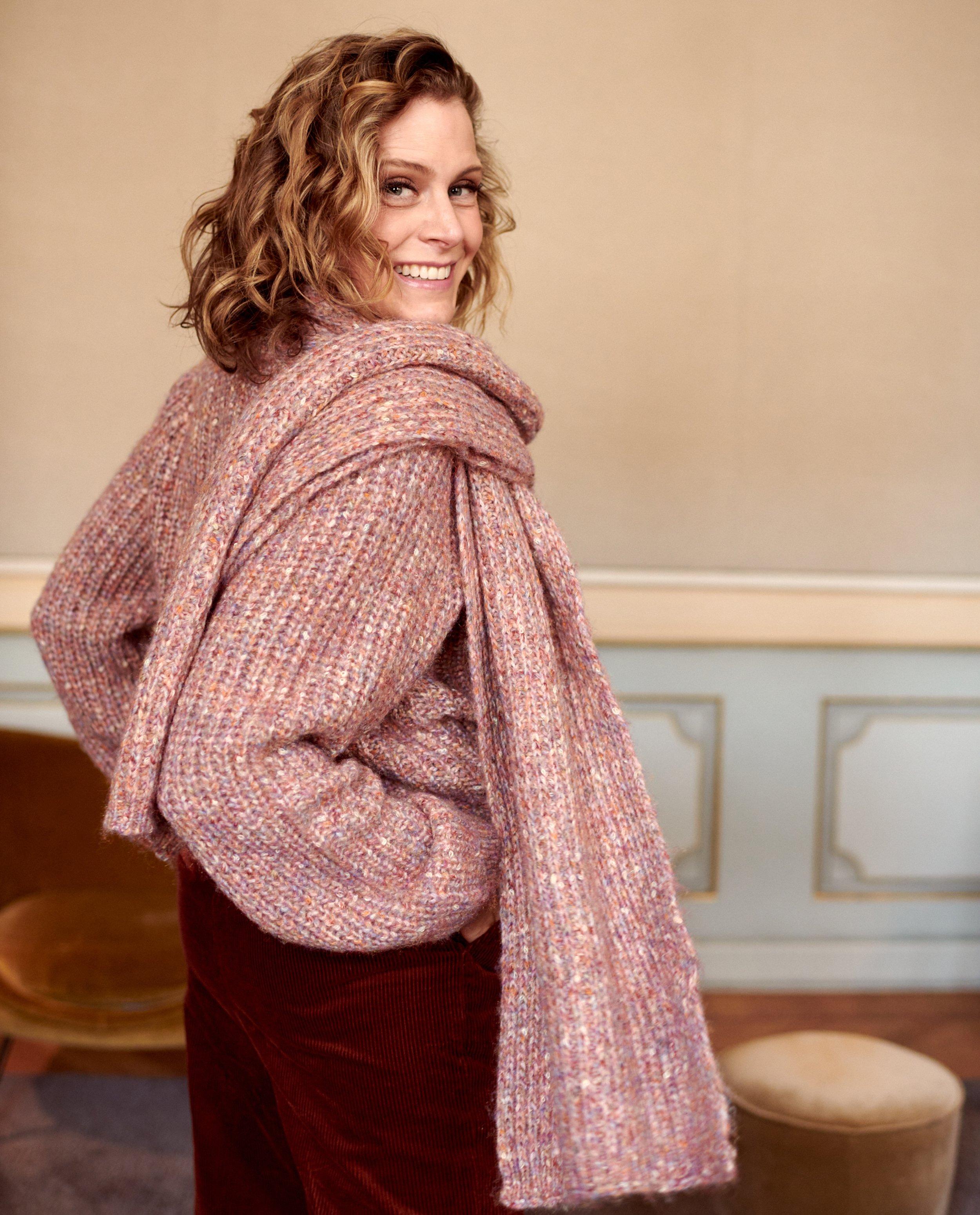 Gebreide sjaal van gem&ecirc;leerd garen - Product Detail - donkerrood - afbeelding nummer 3