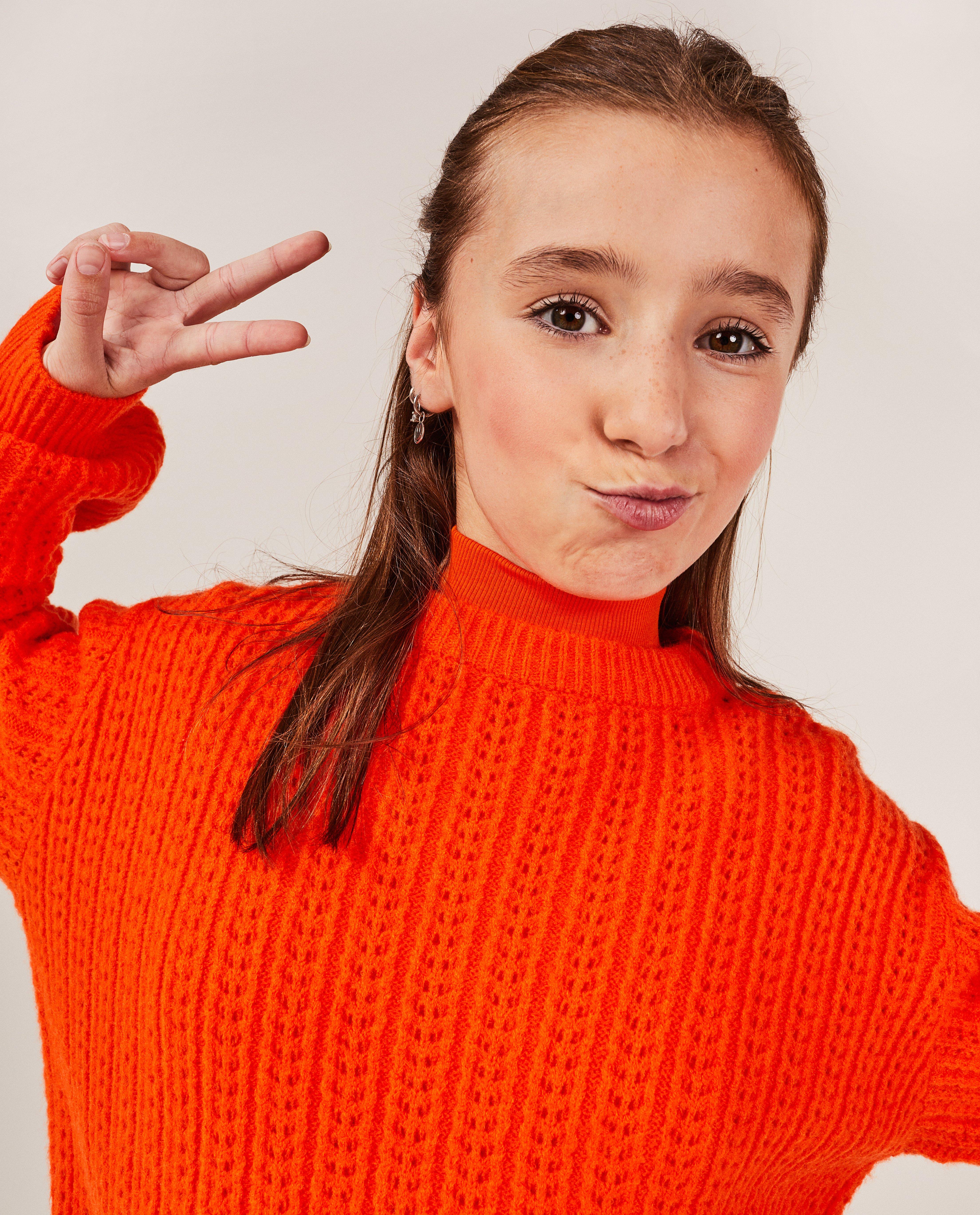 Truien - Oranje trui met gebreid patroon