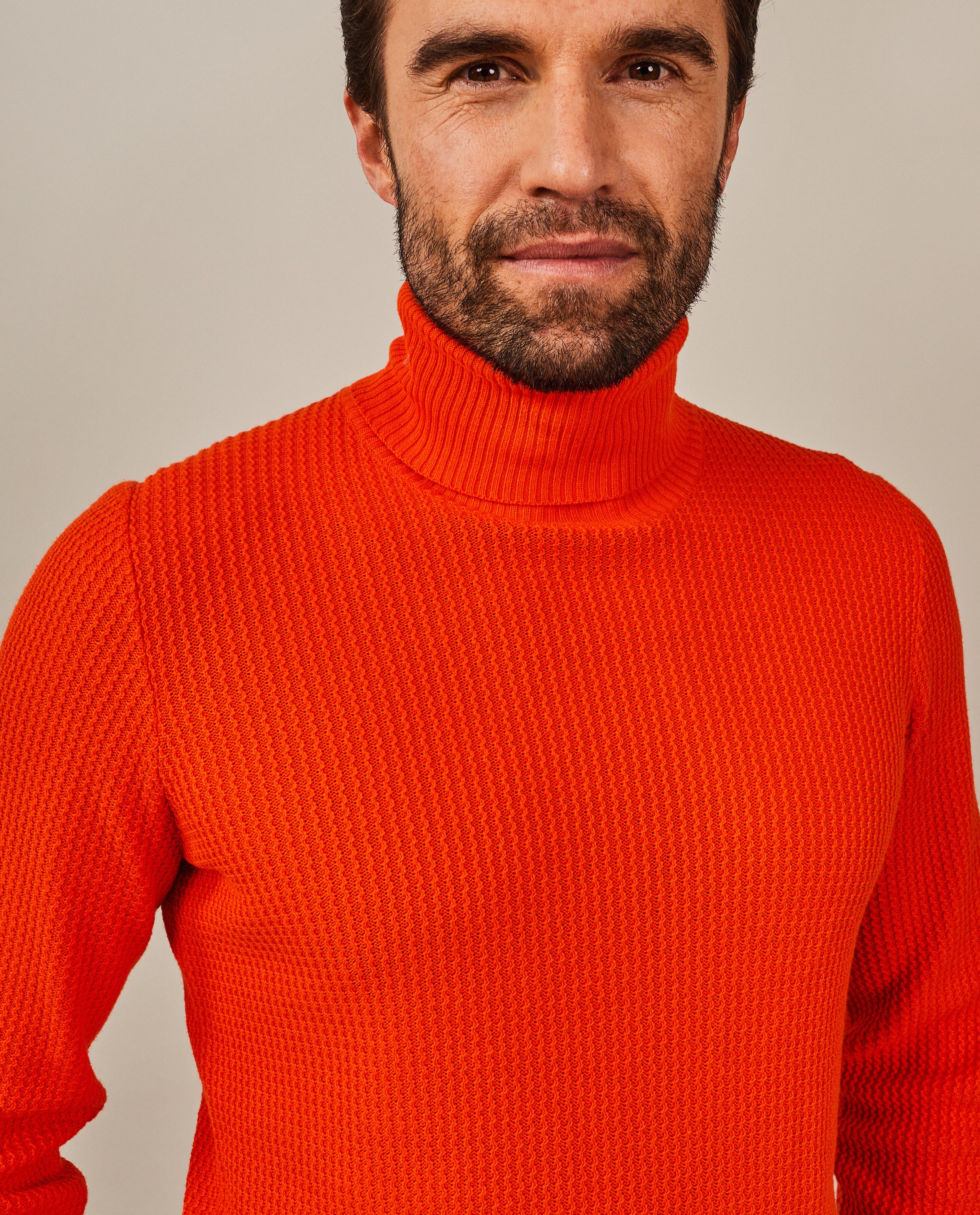 Truien - Rode rolkraagtrui met structuur