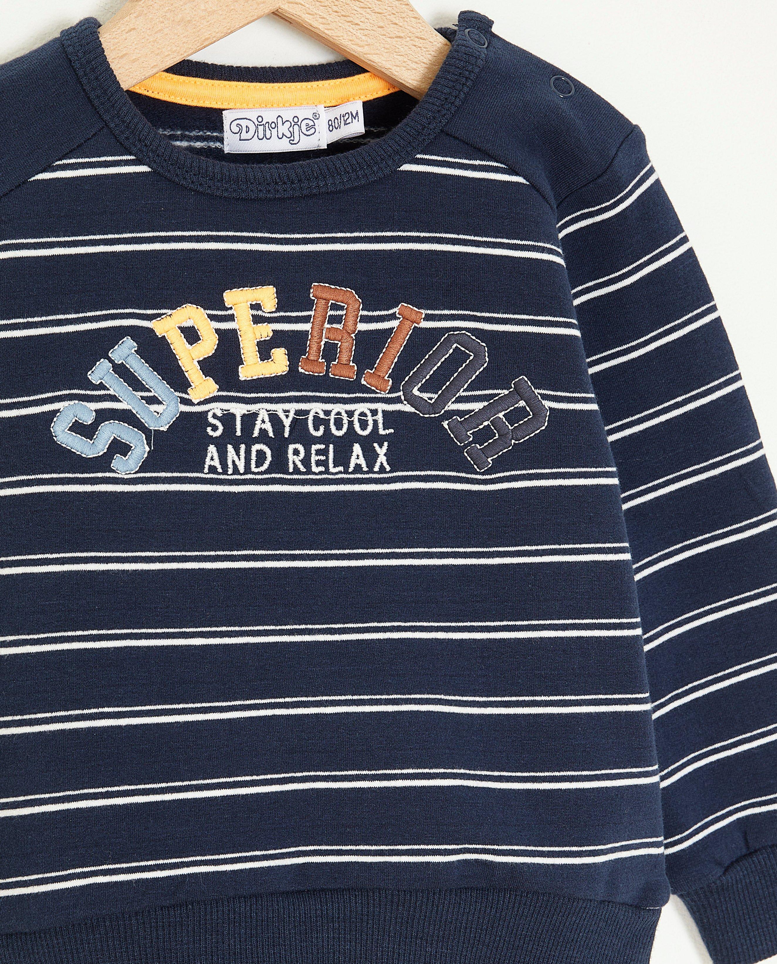 Sweaters - Donkerblauwe sweater met opschrift