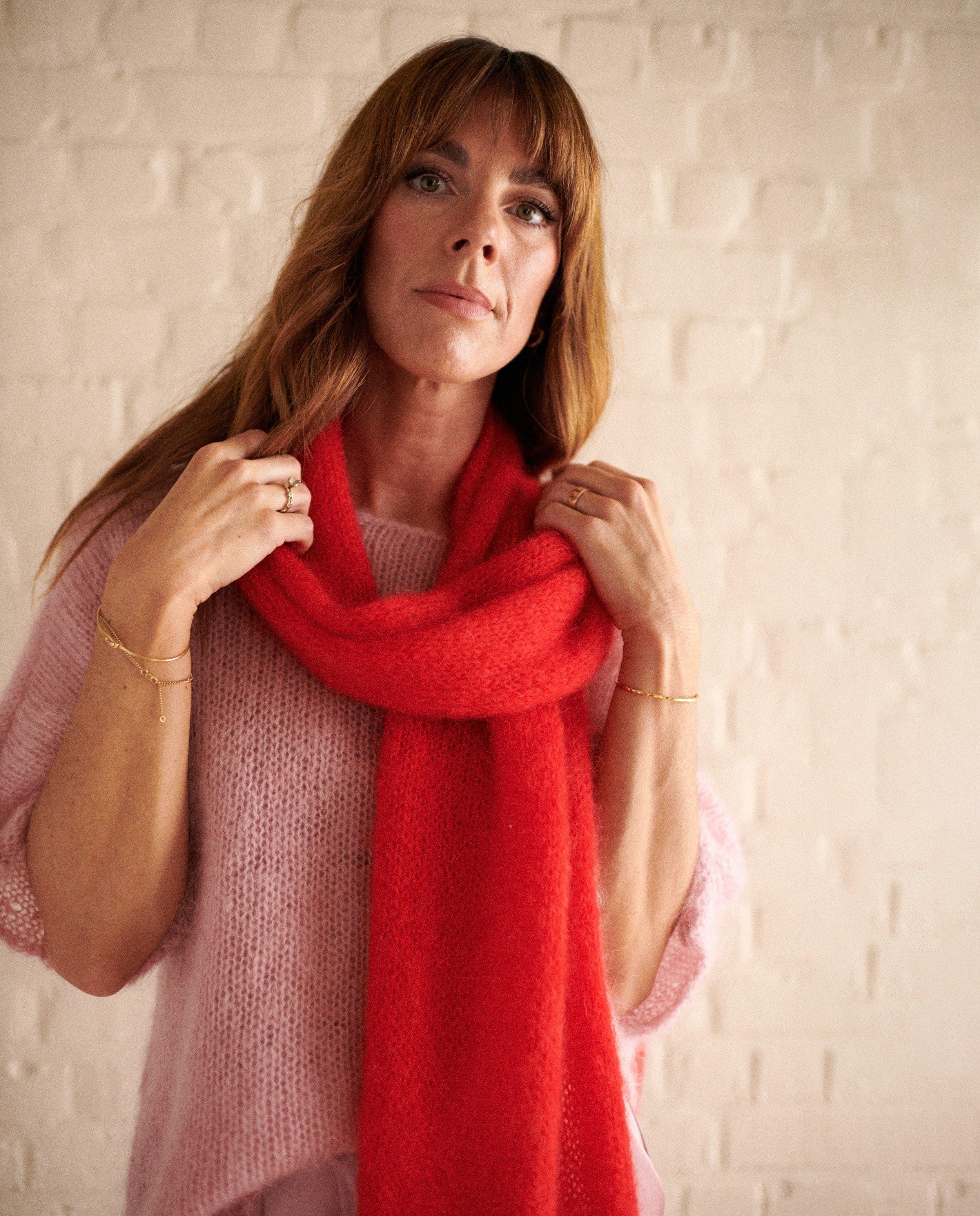 Bonneterie - Écharpe rouge en tricot
