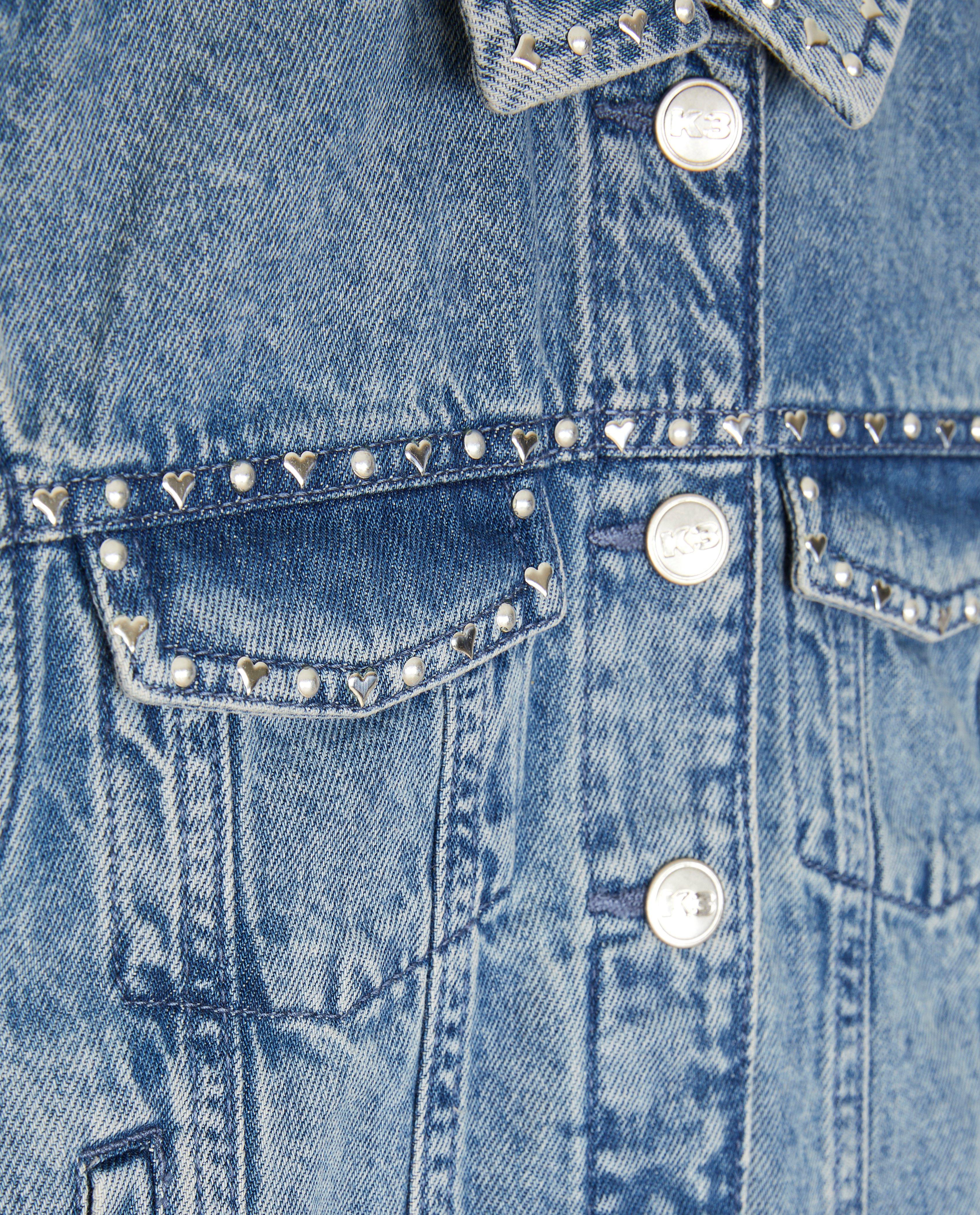 Veste en jeans avec des figurines m&eacute;tallis&eacute;es - D&eacute;tails du produit - bleu - image num&eacute;ro 6