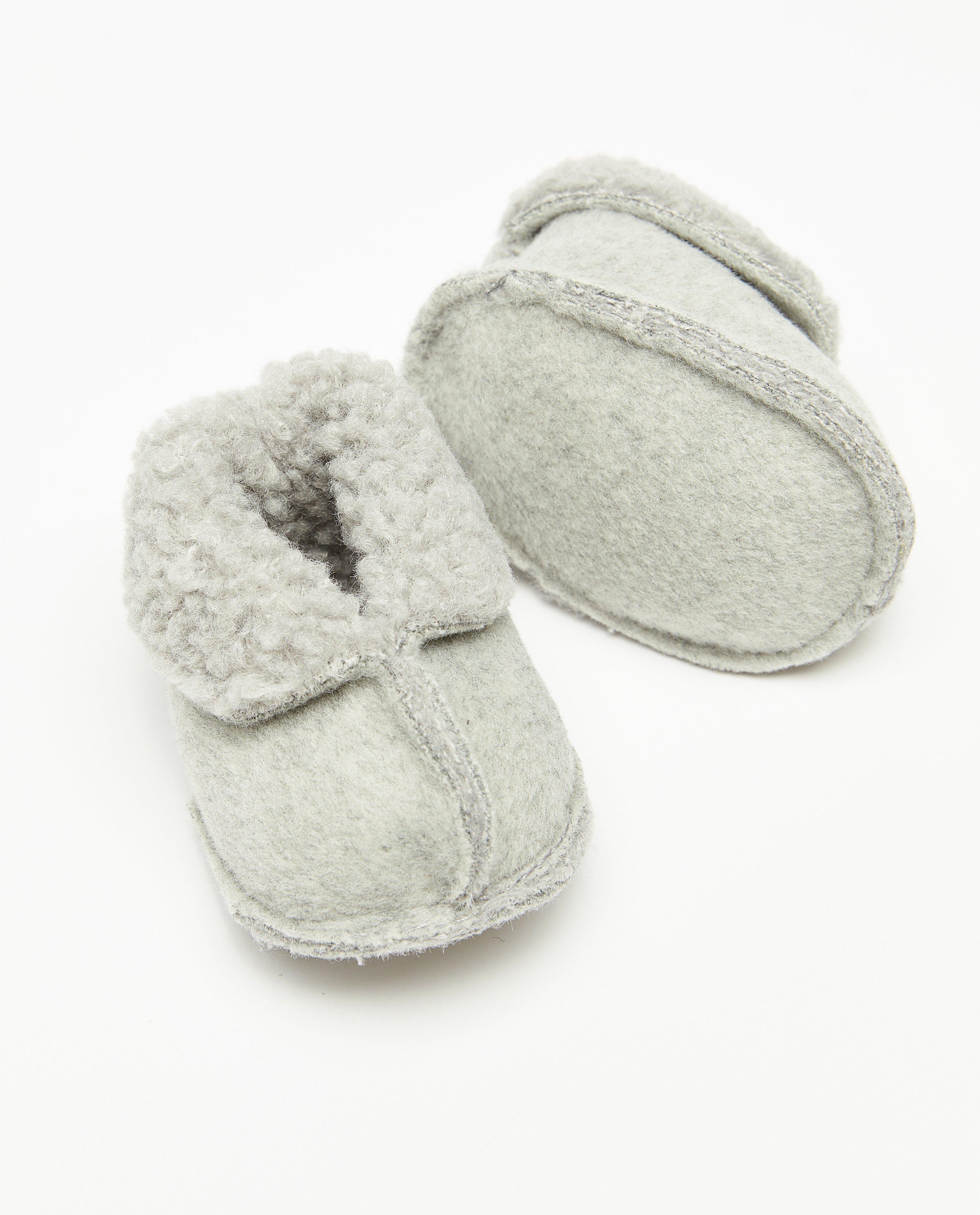 Chaussures - Pantoufles en fil bouclette pour bébés