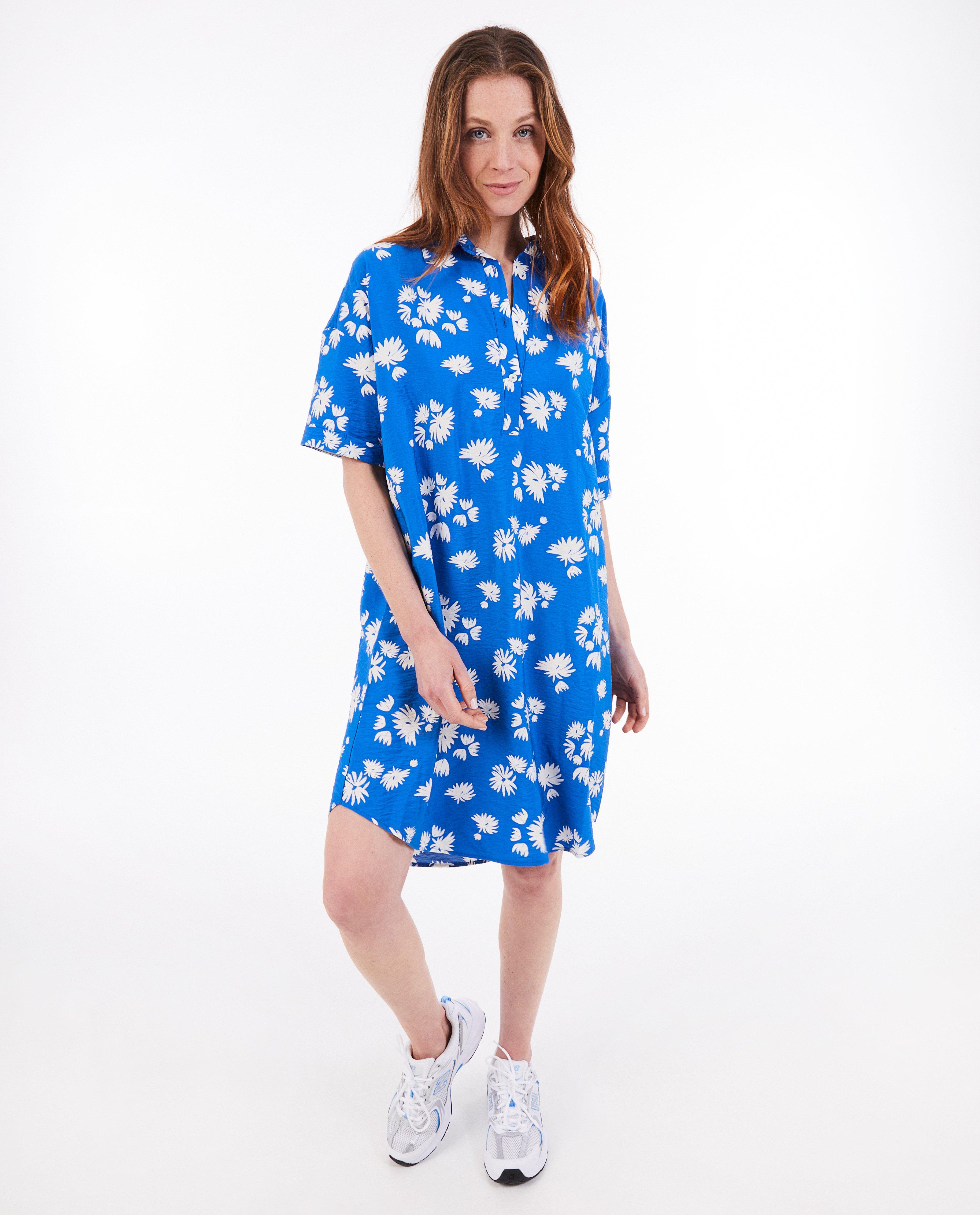 Blauwe jurk met bloemenprint - Product Detail - blauw - afbeelding nummer 1