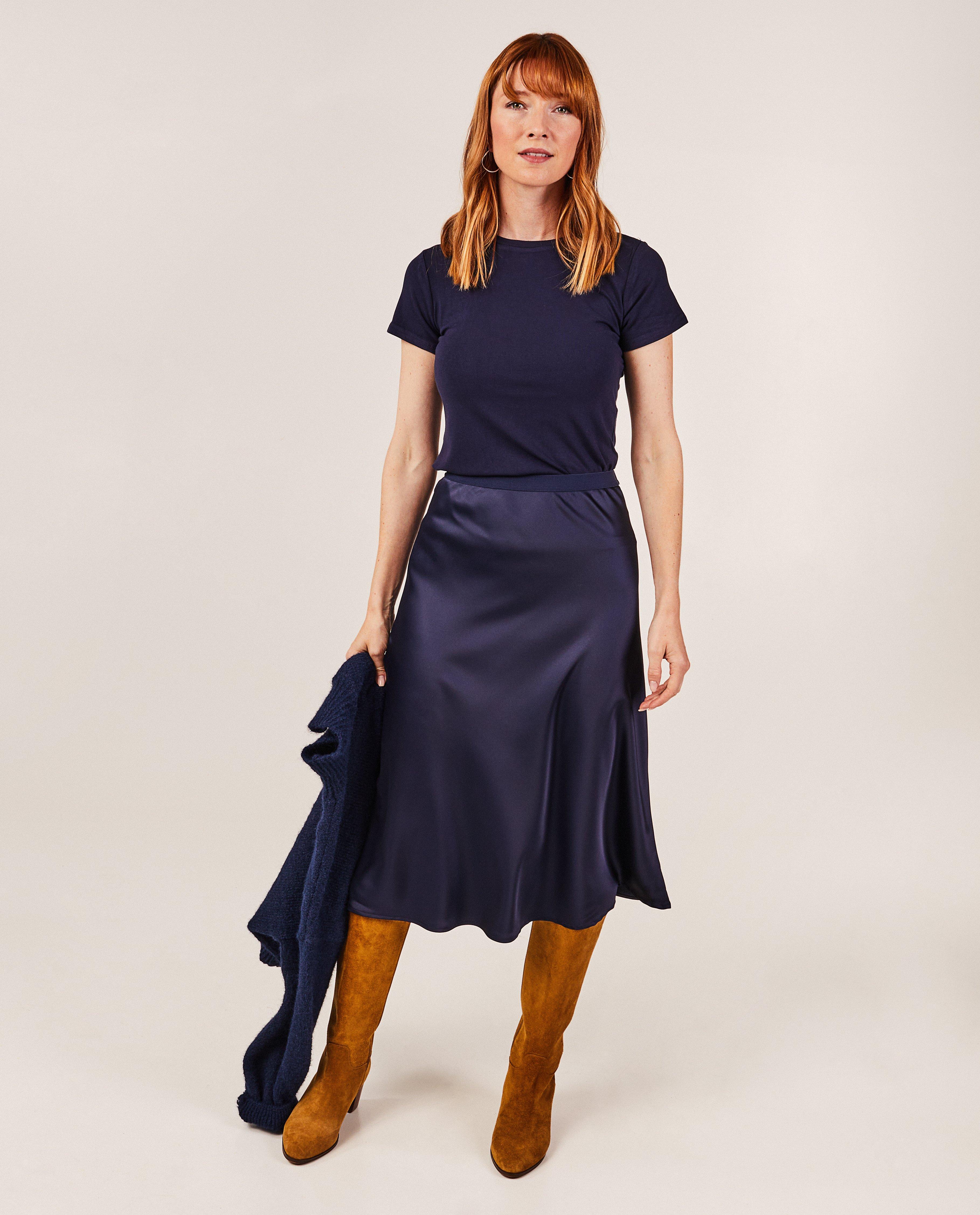 Jupe en satin bleu fonc&eacute; - D&eacute;tails du produit - bleu fonc&eacute; - image num&eacute;ro 1