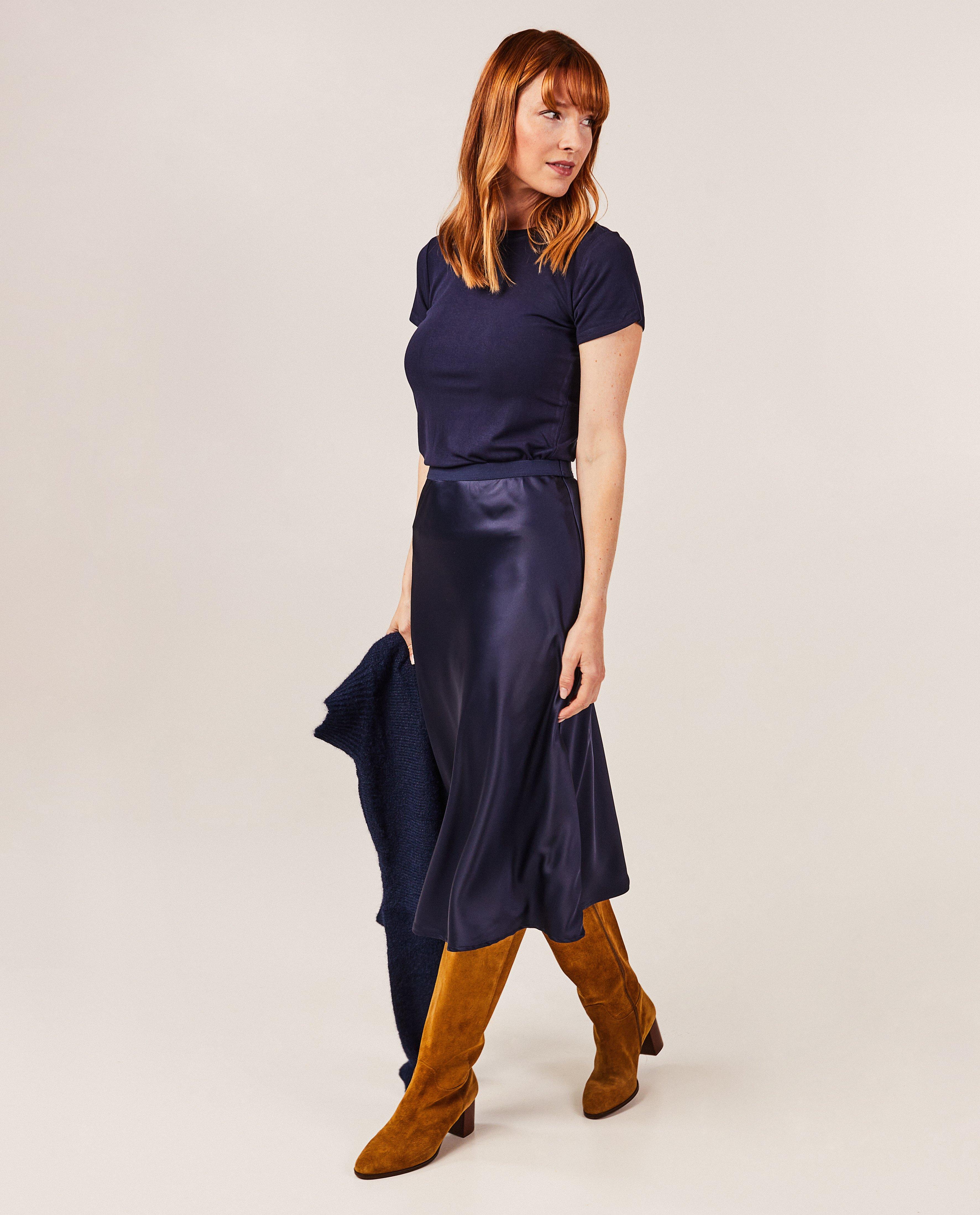 Jupe en satin bleu fonc&eacute; - D&eacute;tails du produit - bleu fonc&eacute; - image num&eacute;ro 2