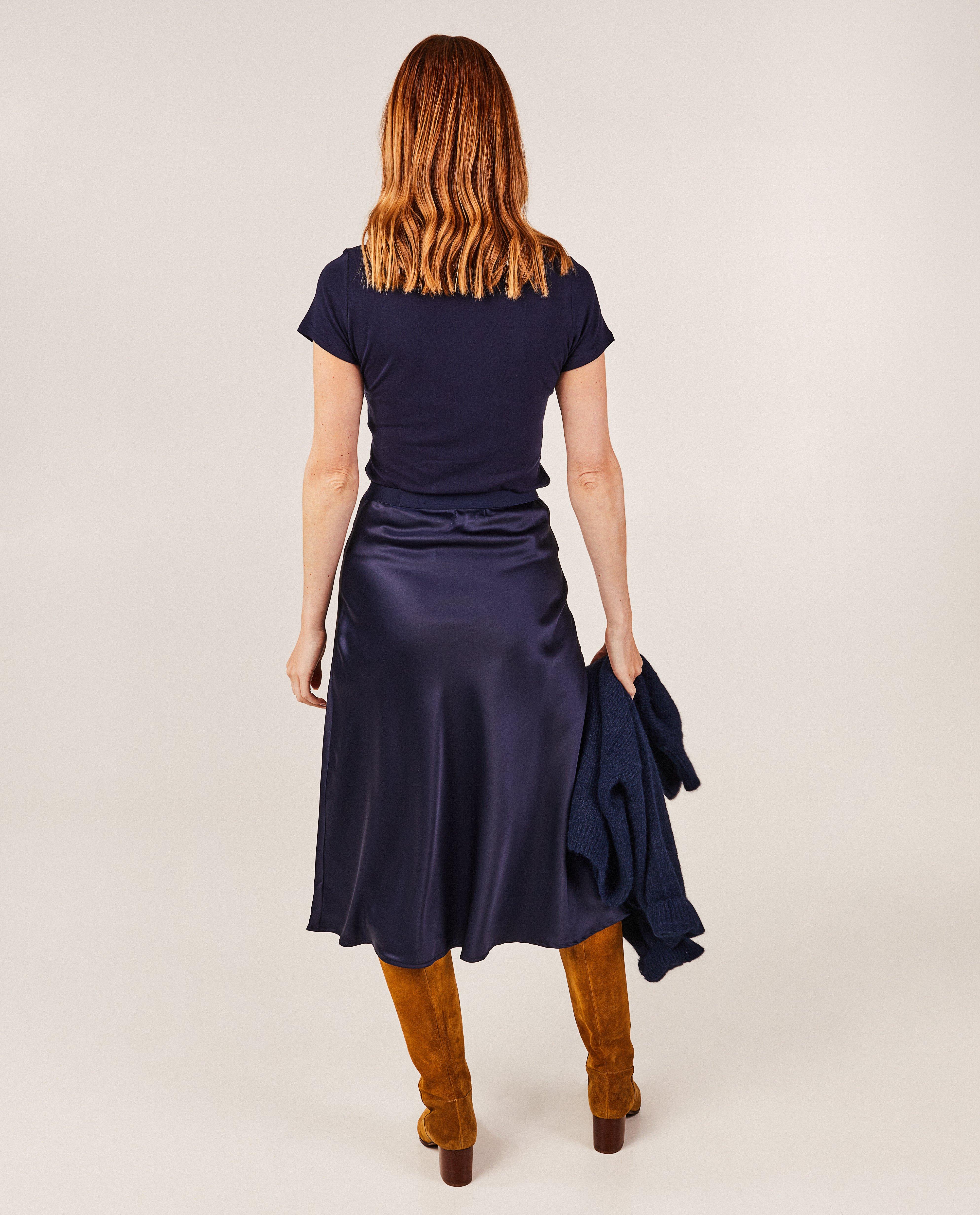 Jupe en satin bleu fonc&eacute; - D&eacute;tails du produit - bleu fonc&eacute; - image num&eacute;ro 3