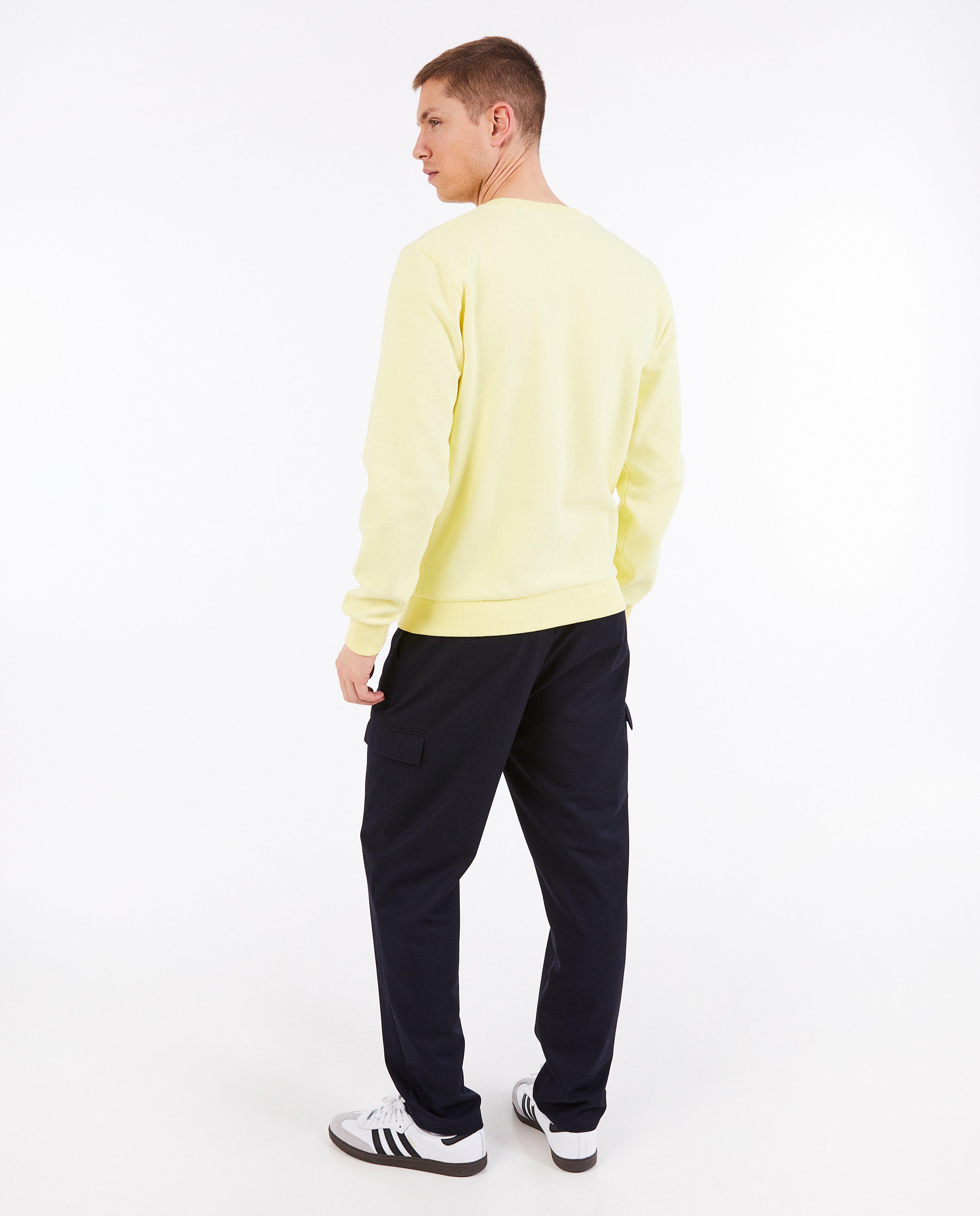 Sweaters - Gele sweater met patch, heren