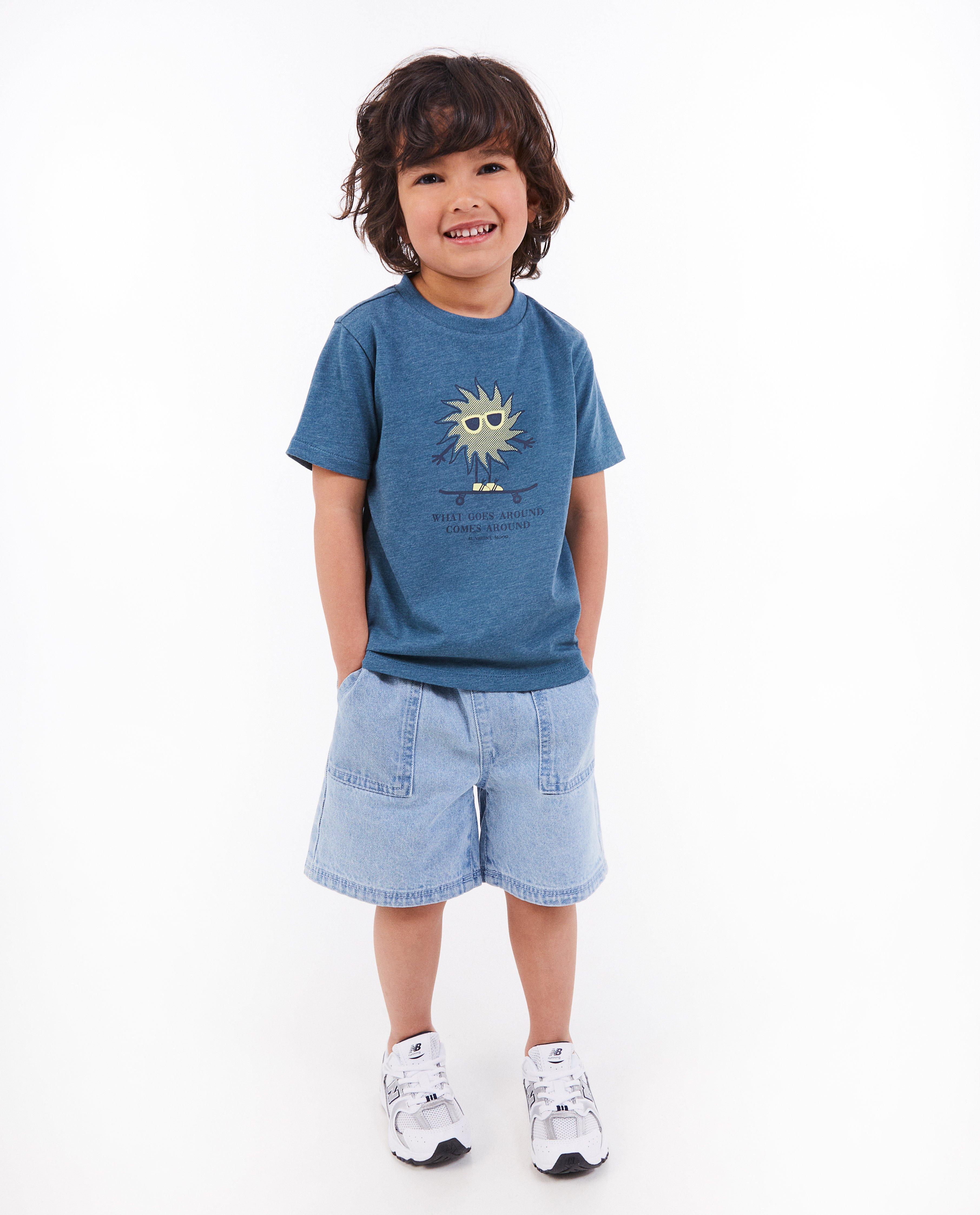 Short en jeans bleu clair, regular fit - D&eacute;tails du produit - bleu clair - image num&eacute;ro 1